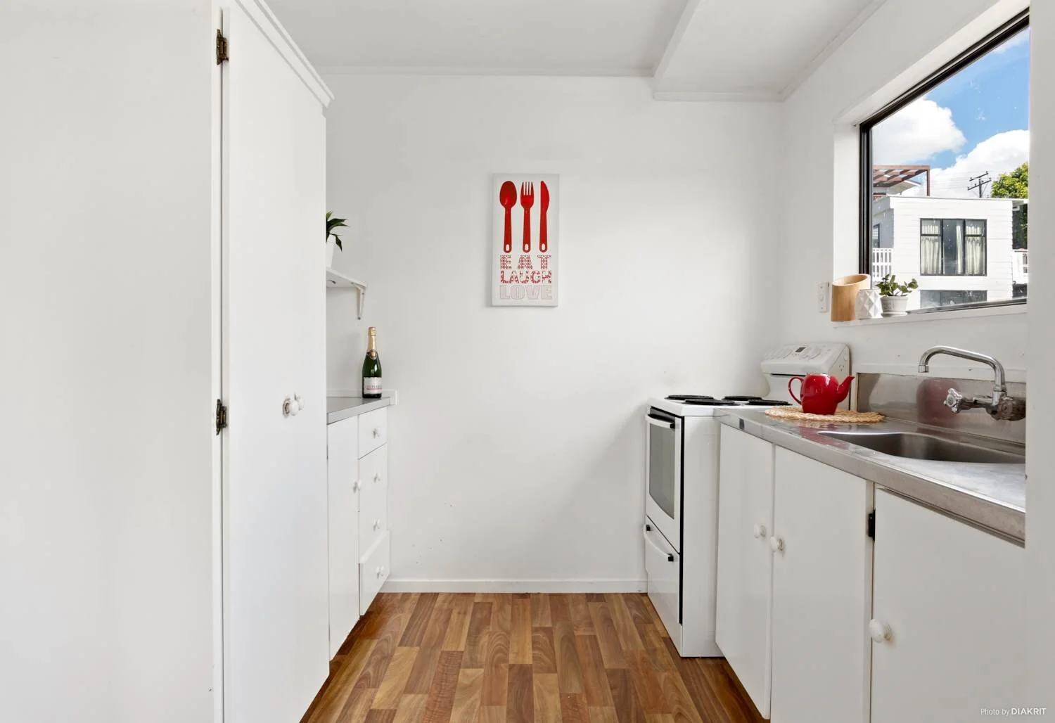 Sunset-Road-2-148-For-Sale-by-Bob-Voss-kitchen-1.jpg