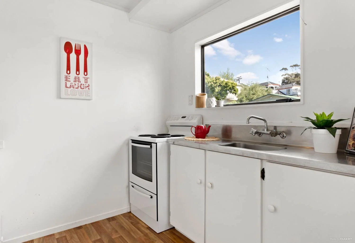 Sunset-Road-2-148-For-Sale-by-Bob-Voss-kitchen-2.jpg