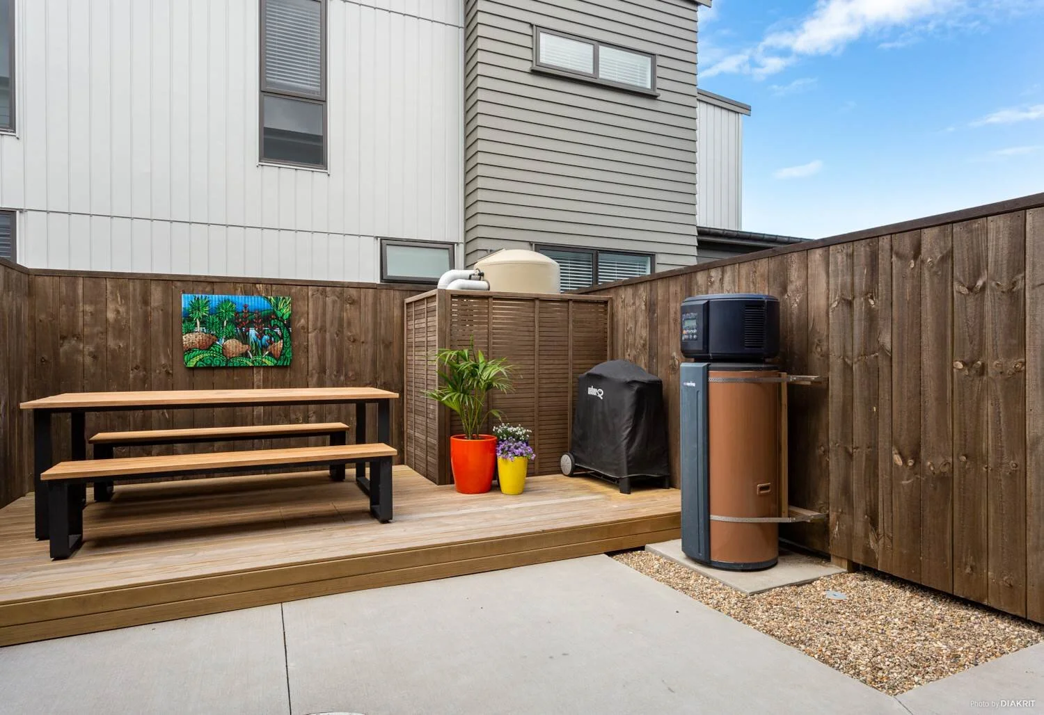 9.For-sale-by-Bob-Voss-courtyard.jpg