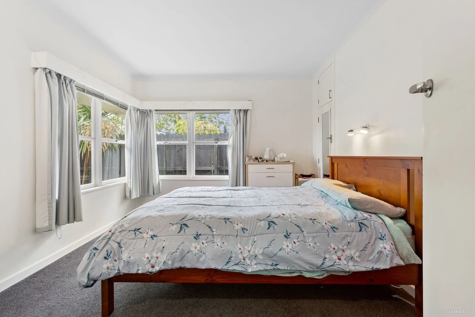 For-sale-by-Bob-Voss-bedroom-1.jpg