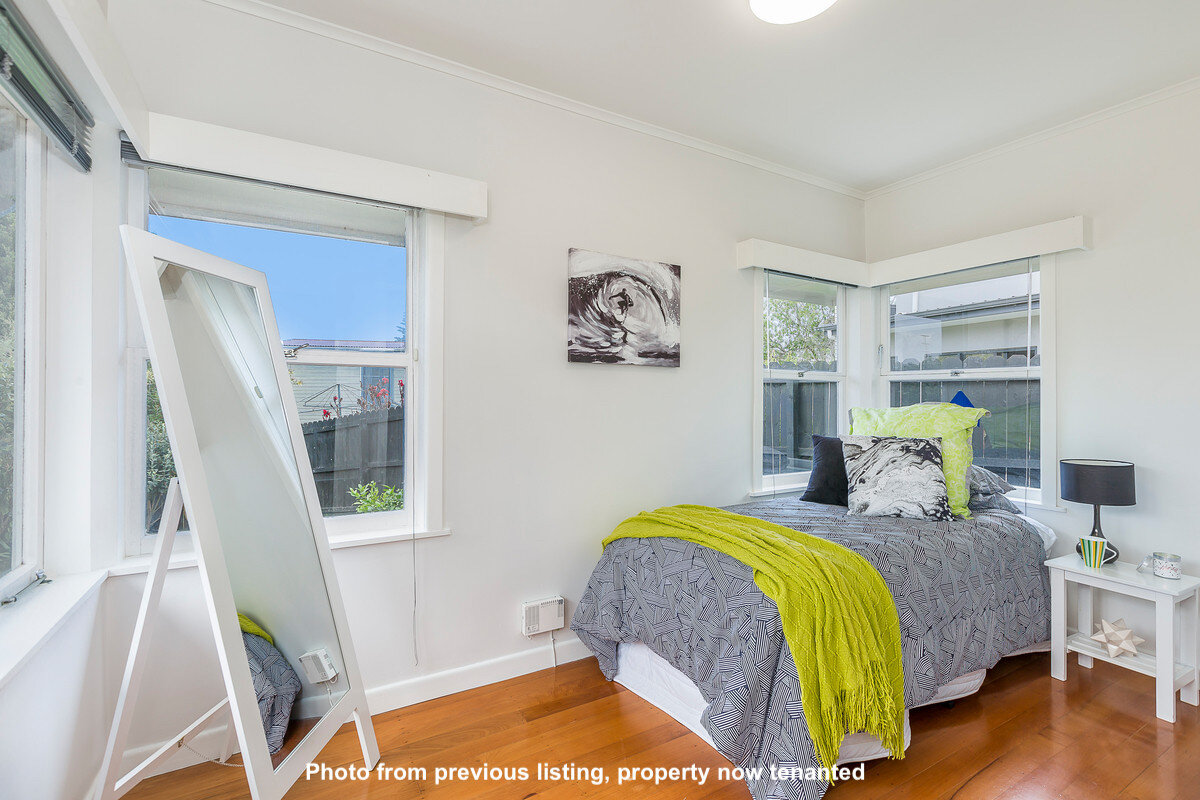 For-sale-by-Bob-Voss-bedroom-4.jpg