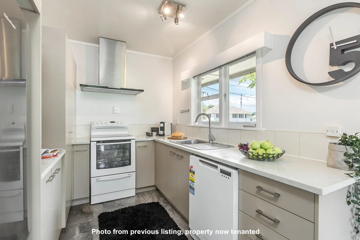For-sale-by-Bob-Voss-kitchen-1.jpg