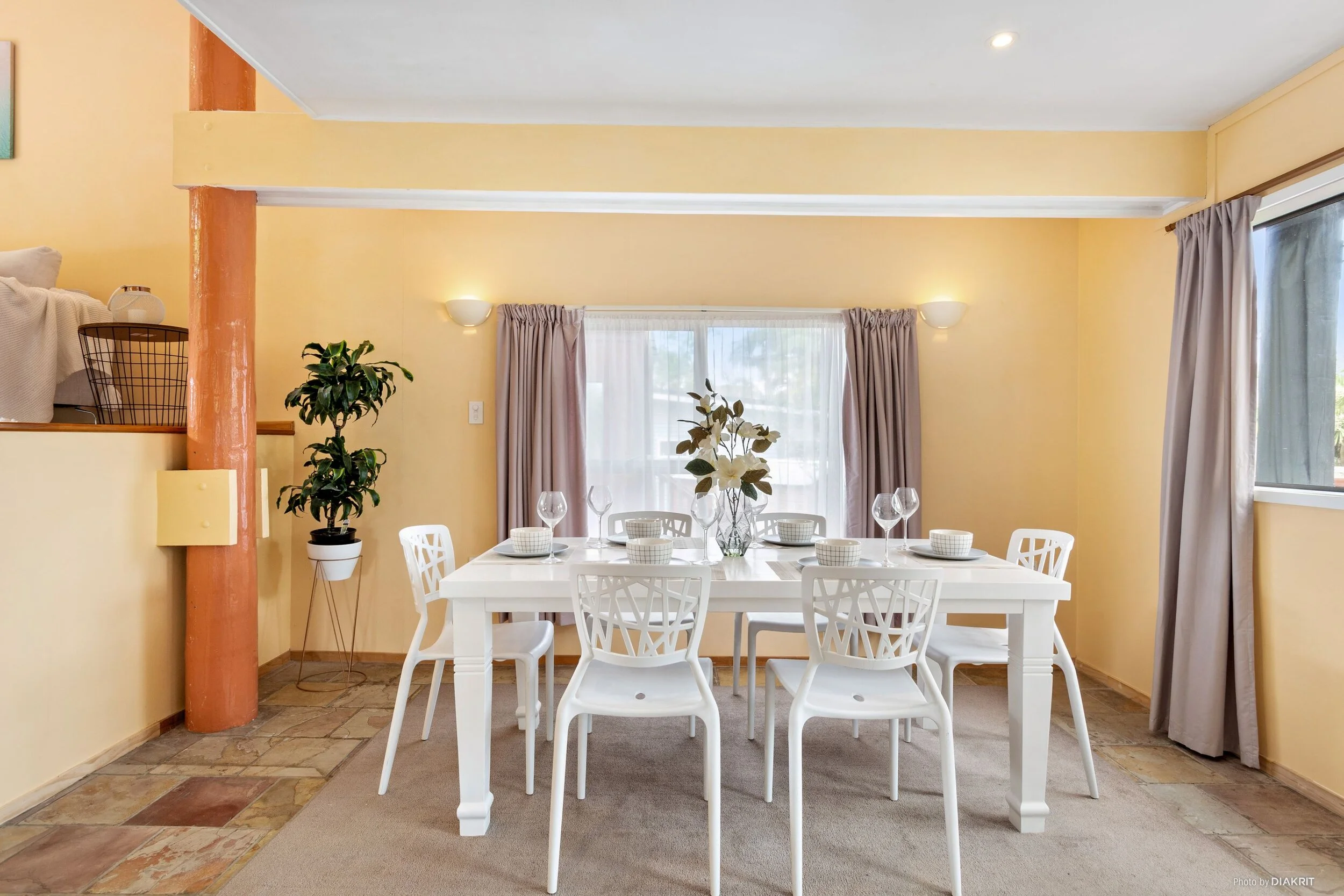 For-Sale-by-Bob-Voss-dining.jpg