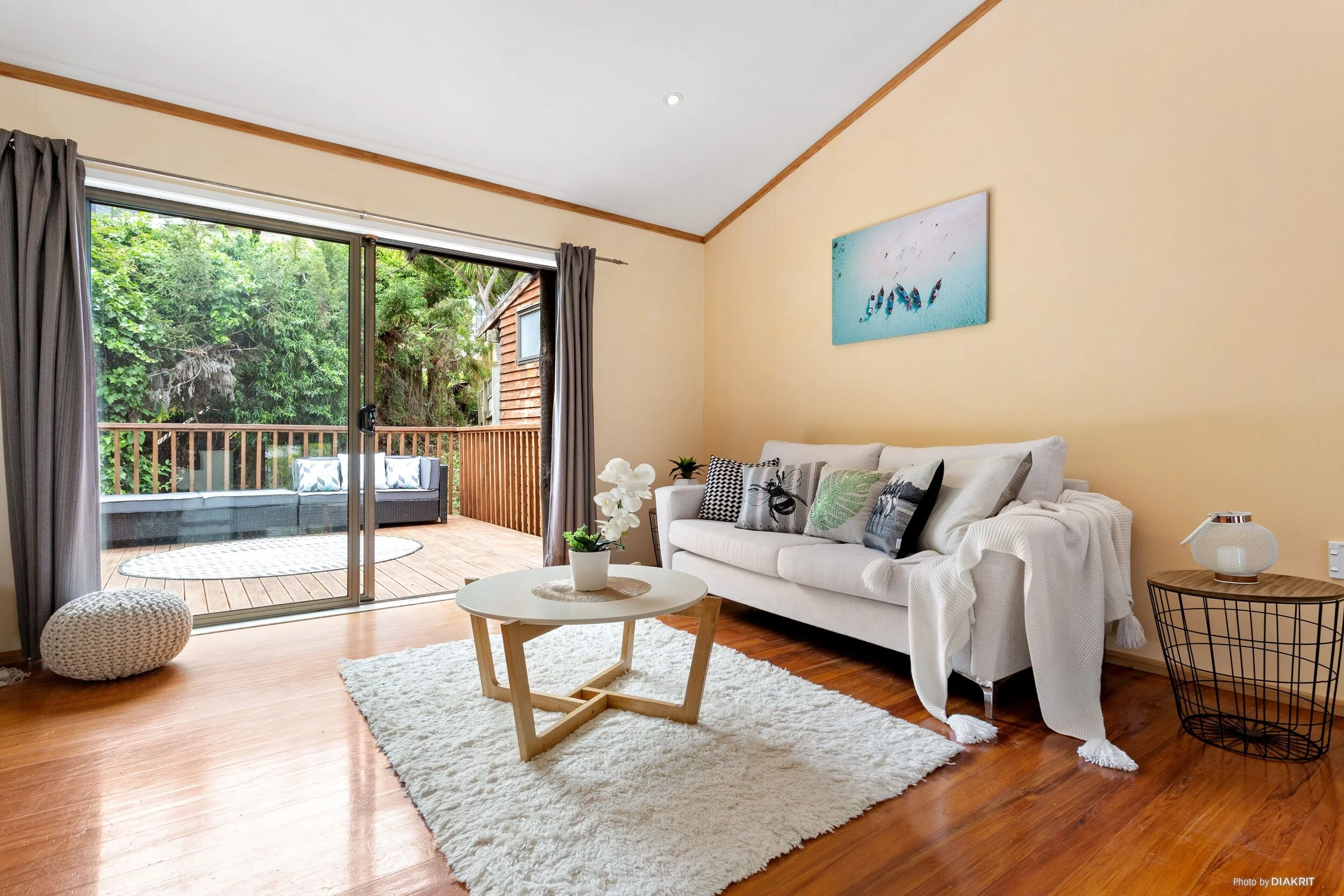 For-Sale-by-Bob-Voss-living.jpg