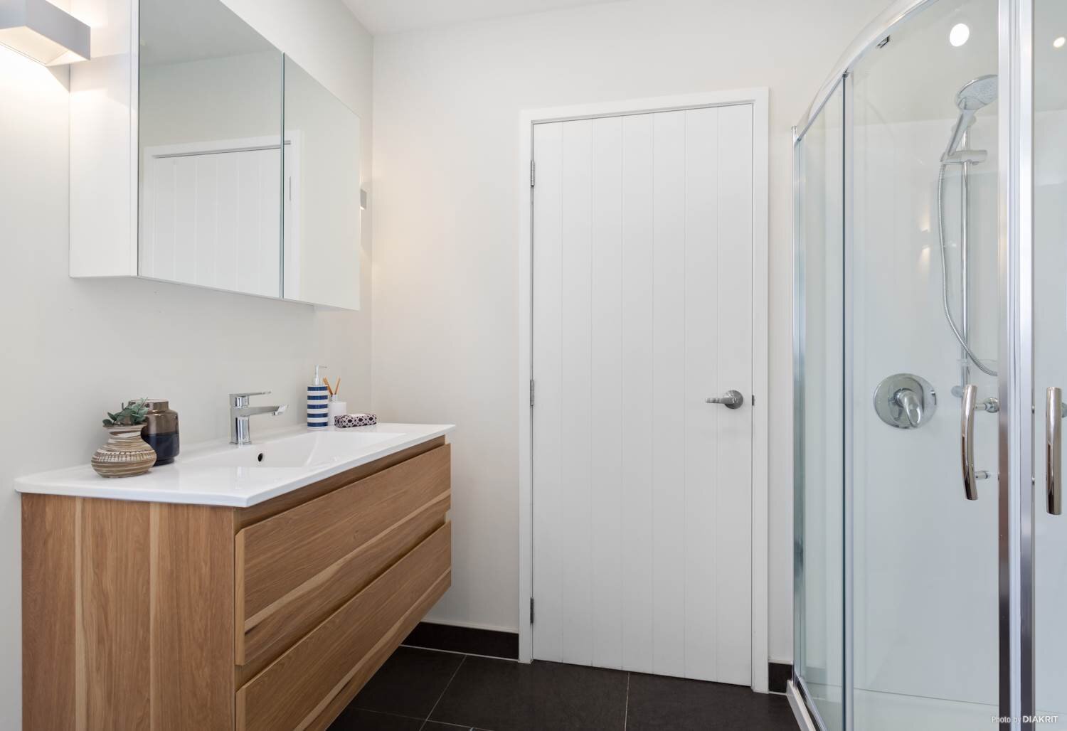 7.For sale by Bob Voss -bathroom.jpg