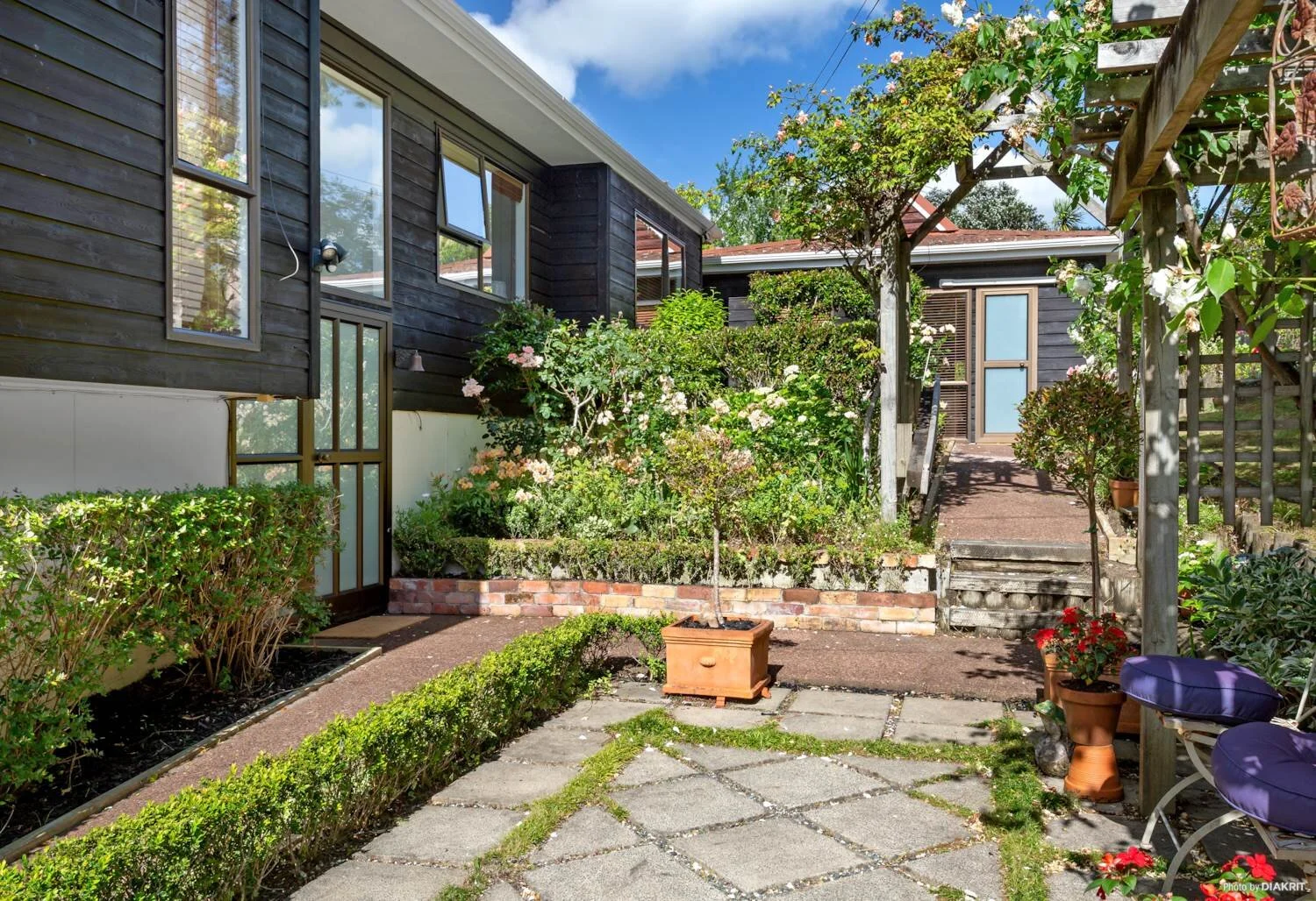 8.Bob-Voss-courtyard.jpg