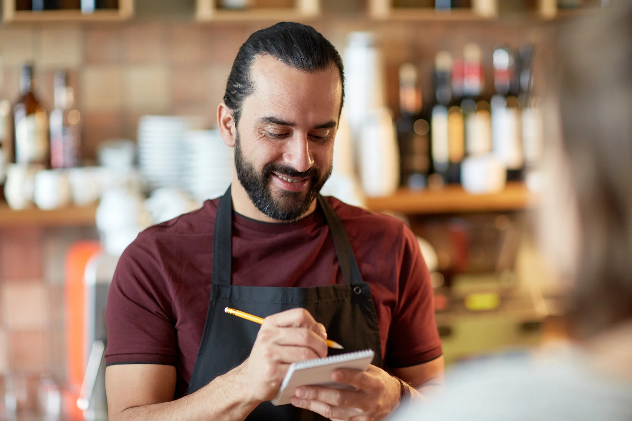 man-or-waiter-serving-customer-at-bar-P2DTK35.jpg