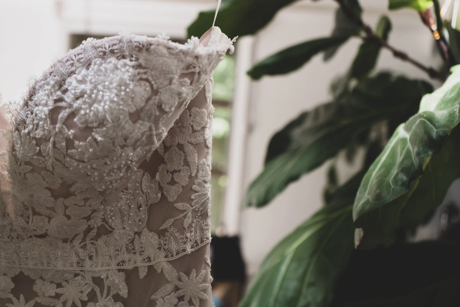 Intimate details of the perfect cabin to elope at in the Poconos