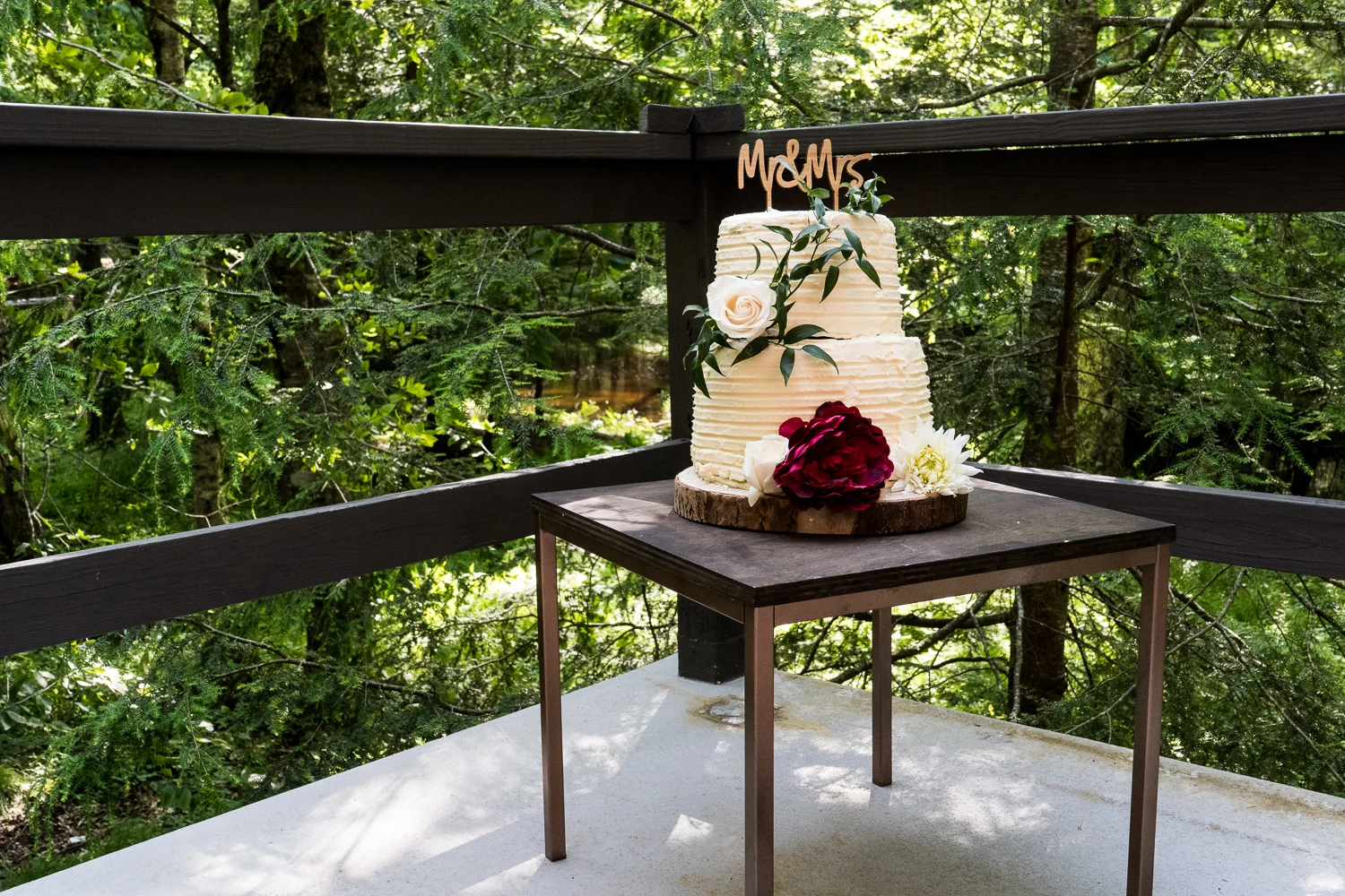 The Mr and Mrs Cake to celebrate a beautiful day eloping in the Poconos