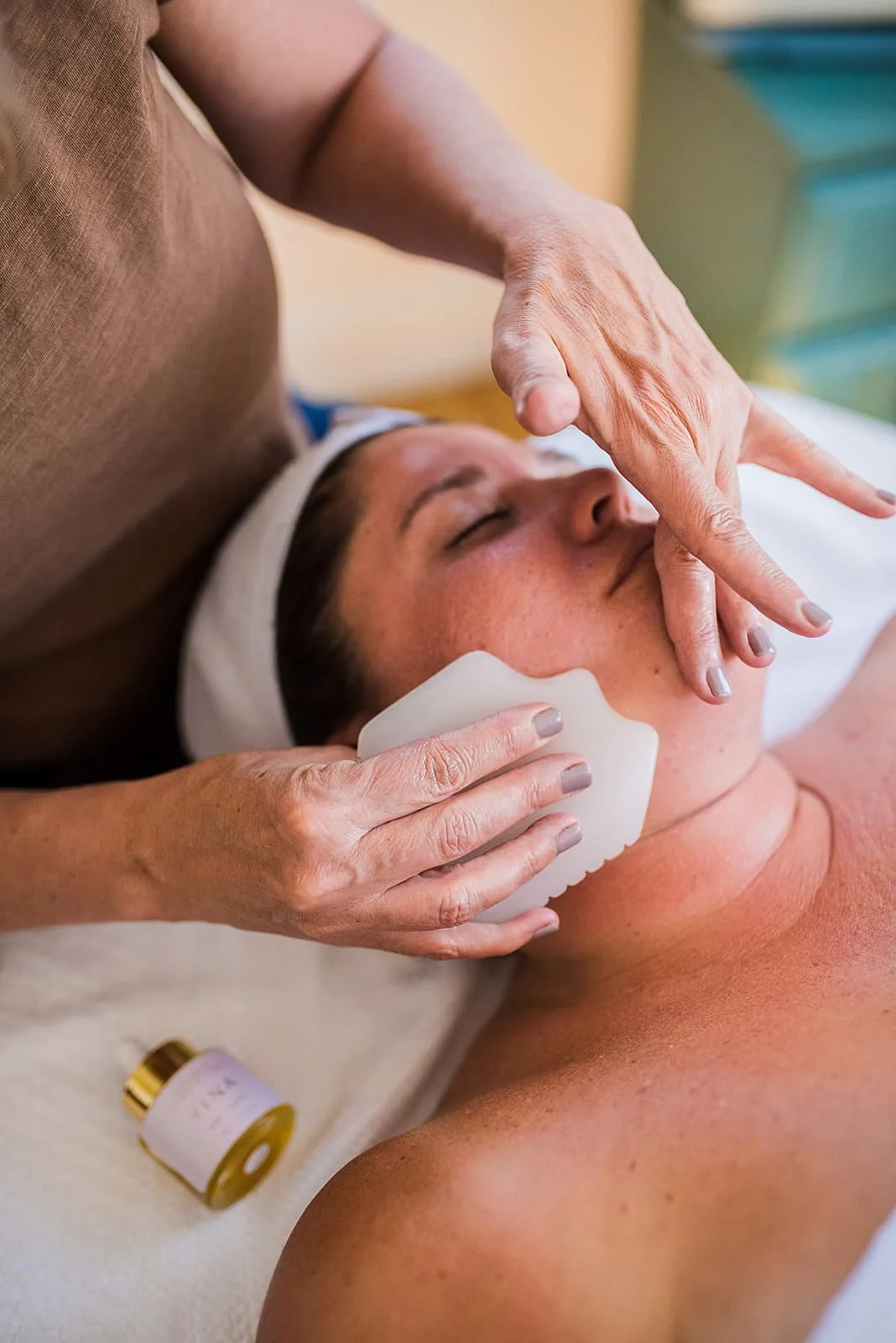 Gua Sha Facials: A Holistic Remedy for Cold Weather Skin