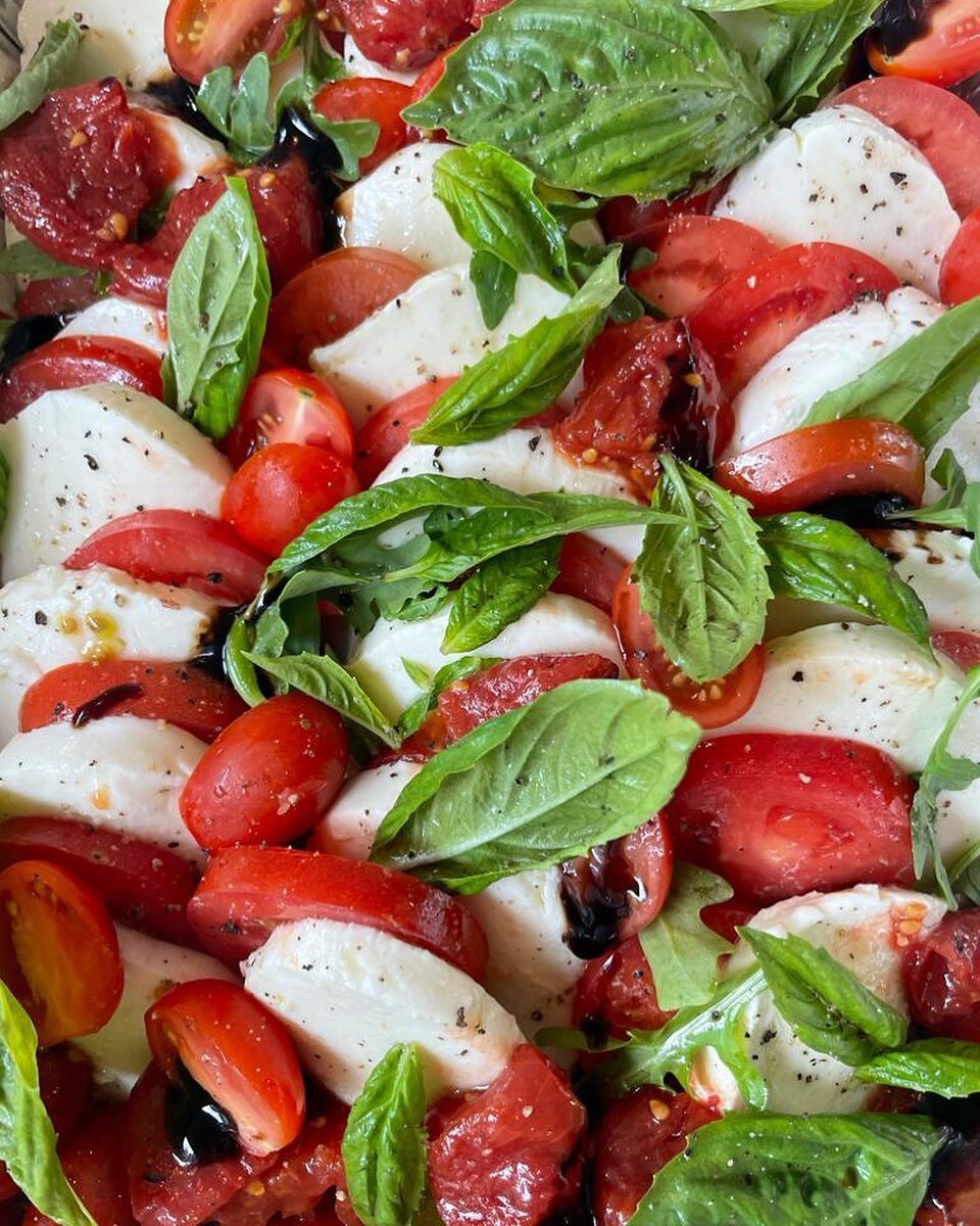 The beauty of simplicity&hellip;#capresesalad #tomato #freshmozzarella #basil #lunapastaedolci #catering