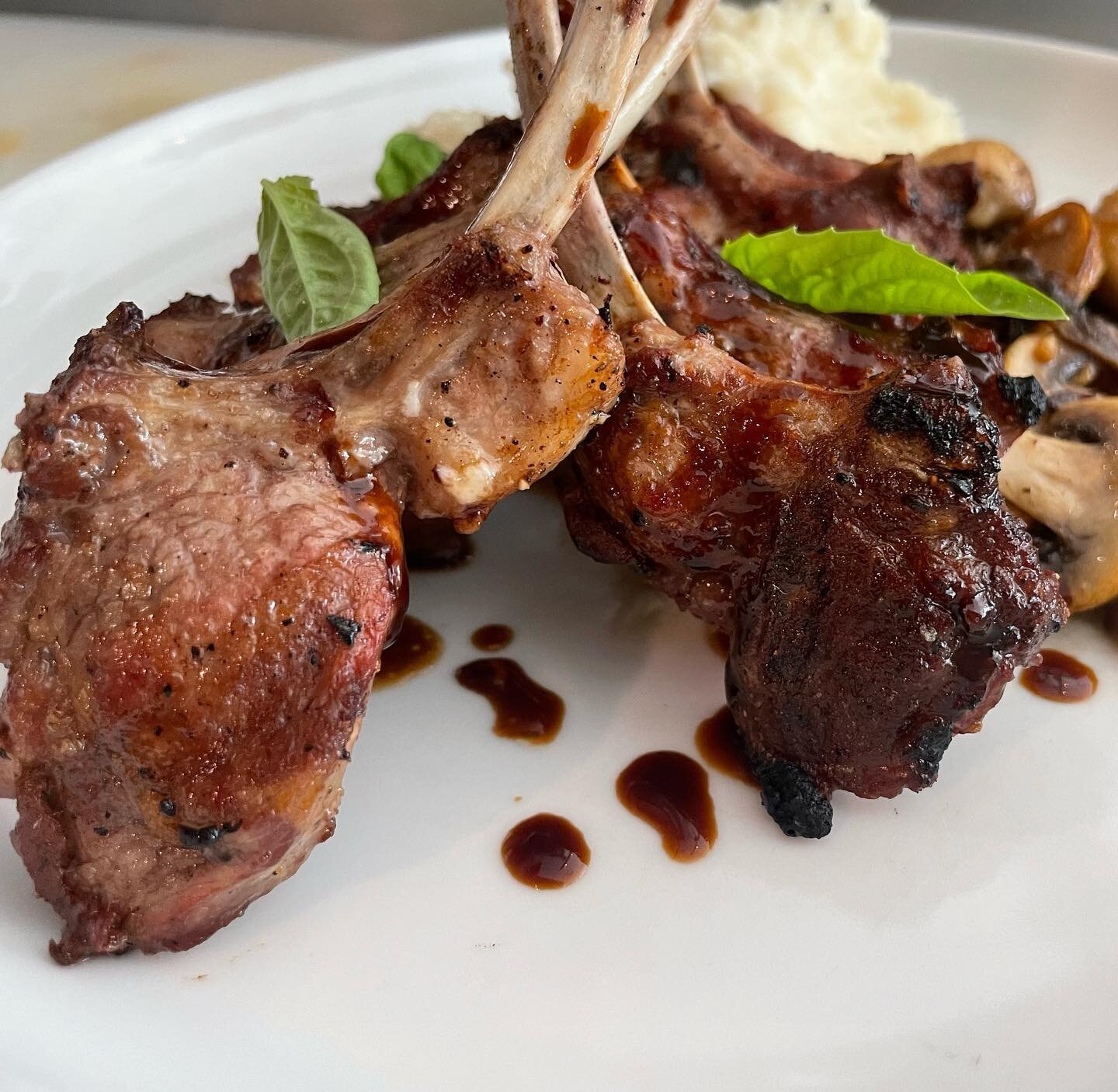 Father&rsquo;s Day is only a few days away and you haven&rsquo;t made a reservation yet? Better get to it 😋 give us a call to secure that table Sunday!  Until then drool over our amazingly juicy Rack of Lamb 🤤