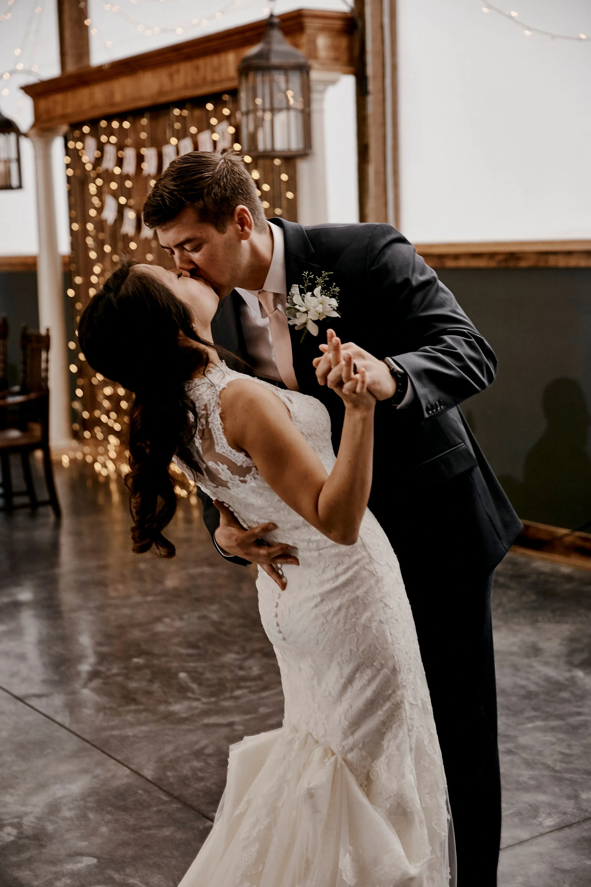 20190816_Megan+Trevor_14_FirstDance_028.jpg