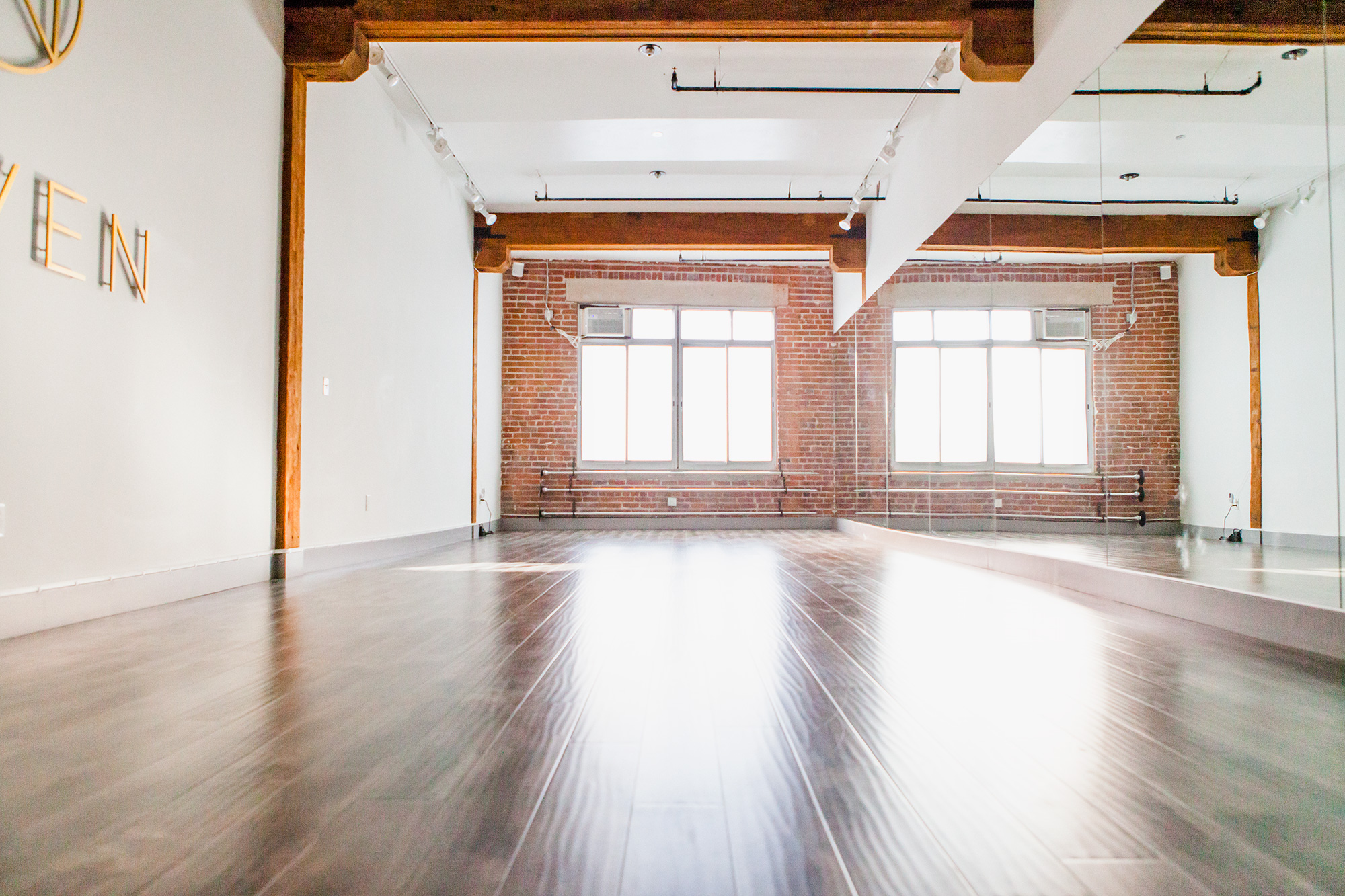 Rentalforpoleanddancelosangeles.jpg