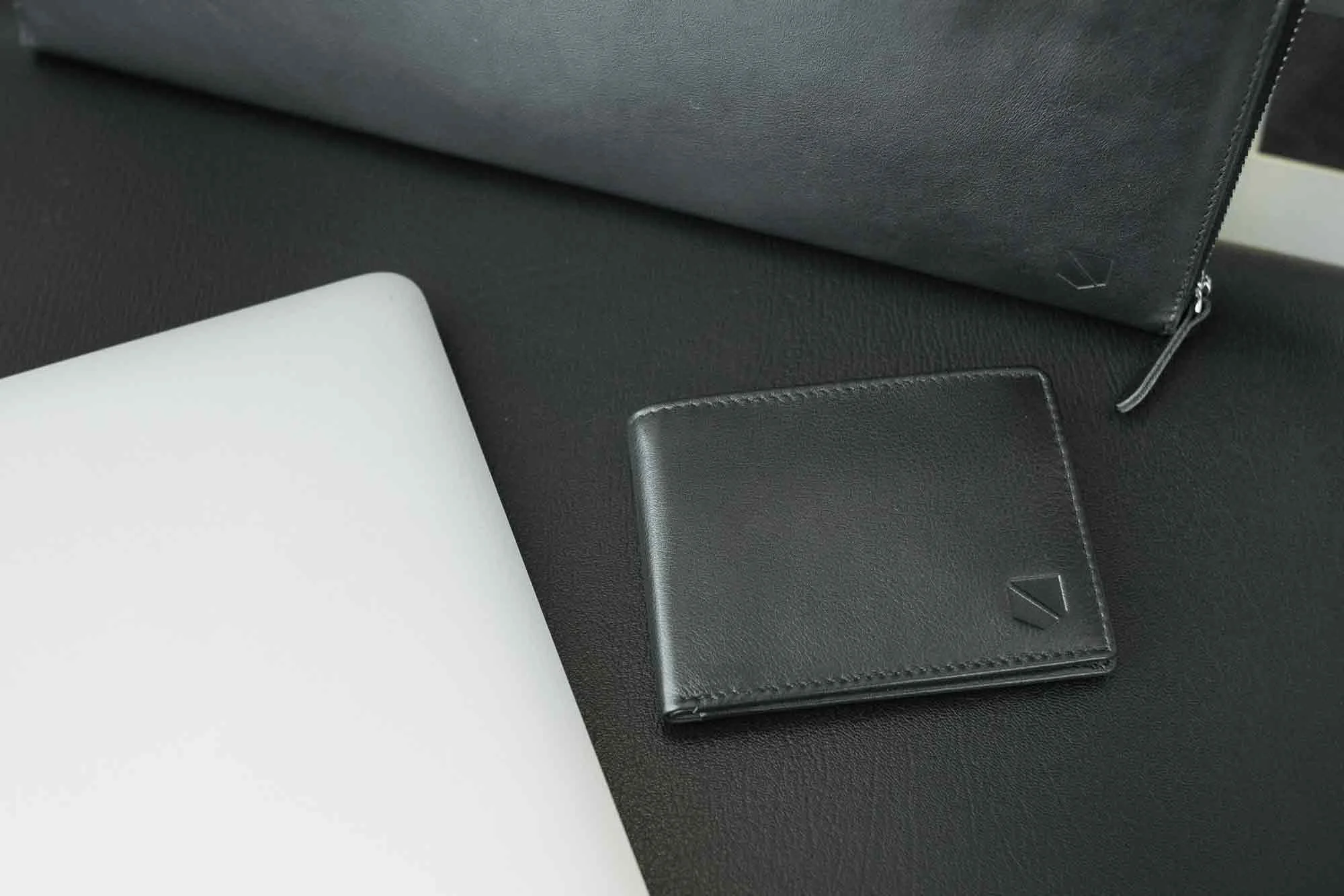 bifold-wallet-black-leather-rfid-47_1d7fb15c-640f-49db-a023-cc38748247d6_2048x.jpg
