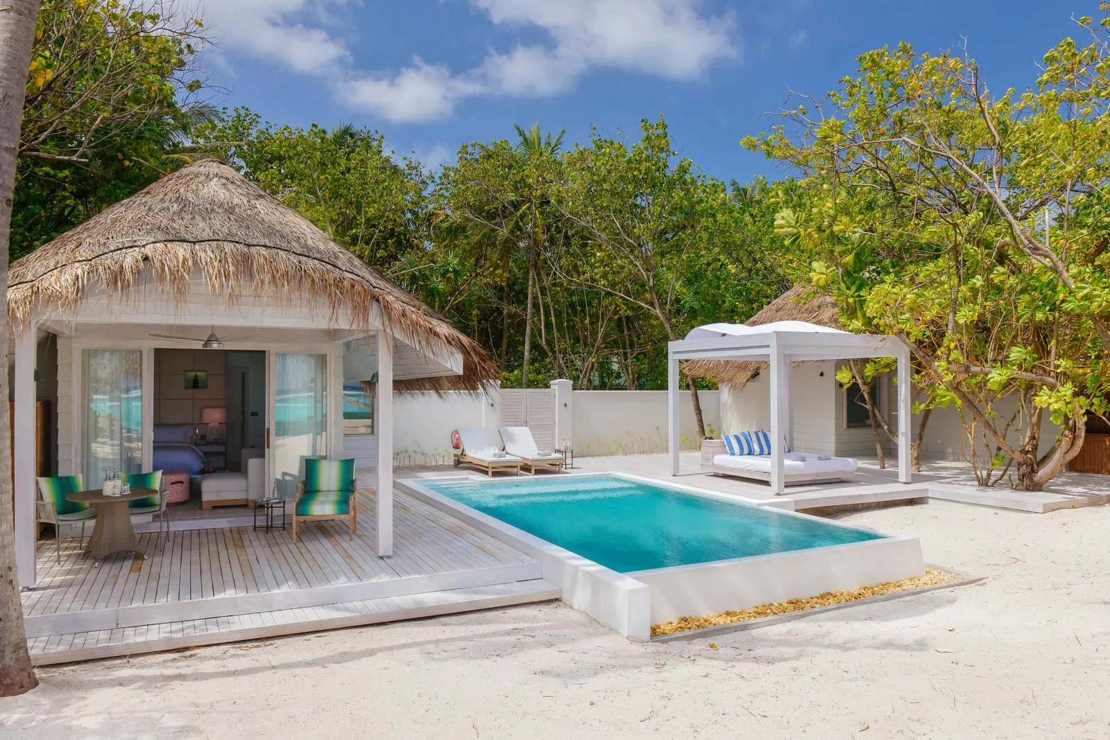 Kanuhura_Rooms-Retreat-Grand-Beach-Pool-Villa-Sunrise_1.jpg