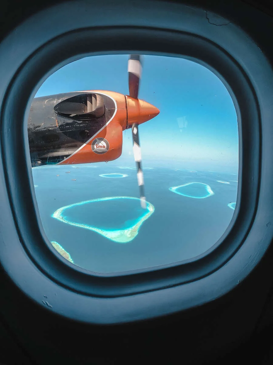 10878_View of the Maldives from a seaplane.jpg