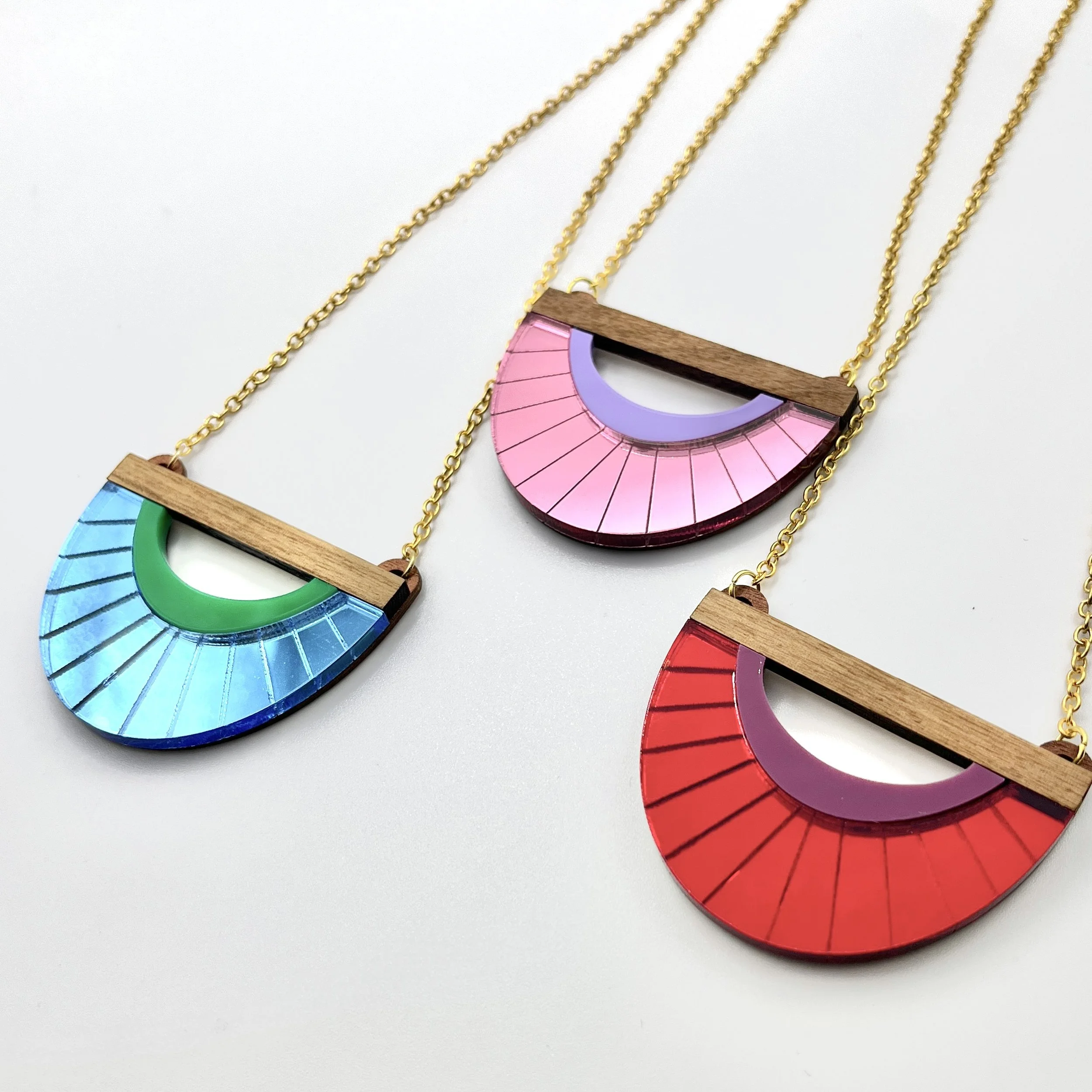 The Clamshell Necklace (various colours)