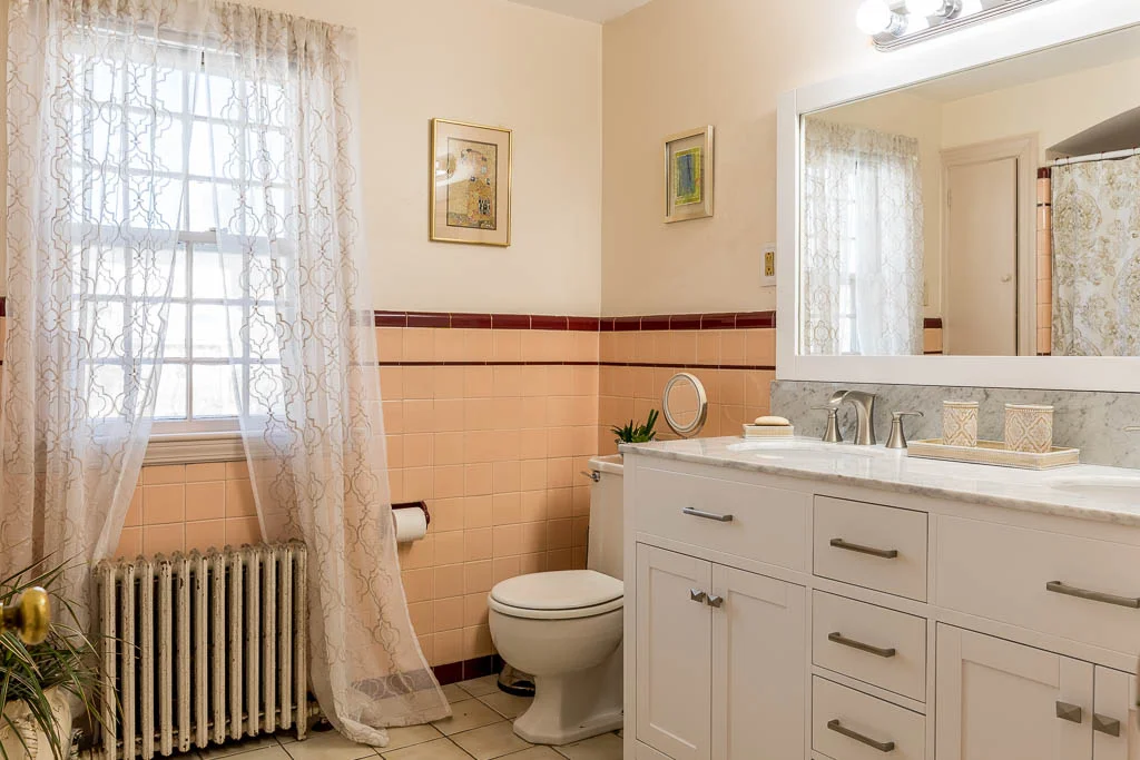 Second Floor Bath.jpg