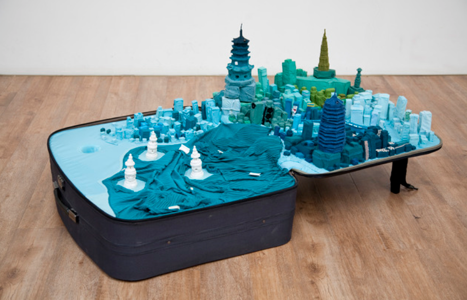 Yin Xiuzhen, Portable City , 2011