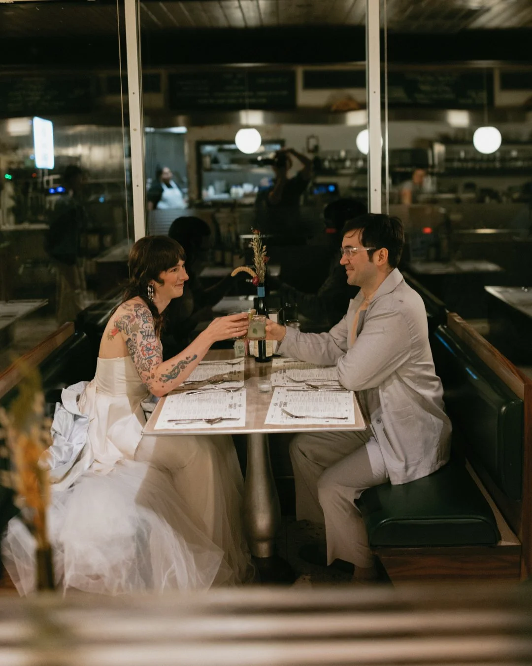 order up! ☕️ from a mini milkshake bar to the @phoeniciadiner keychain favors, this reception was a dream come true. I love stopping by this diner whenever I am driving on route 28, savoring their pancakes, and enjoying the ambiance. so to capture a 