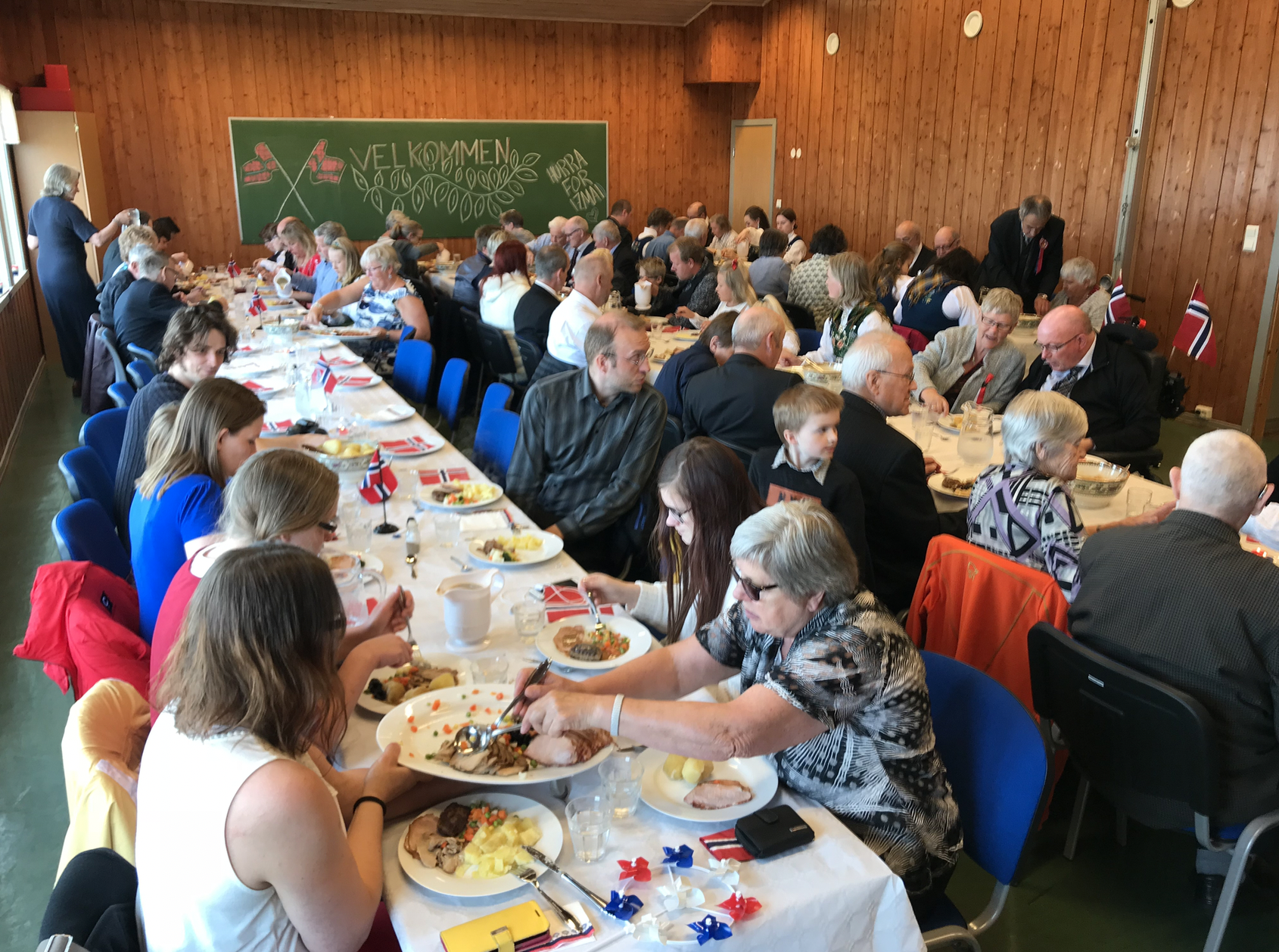 - Livet er ikke bare moro. Vi må kunne ha det litt hyggelig også.