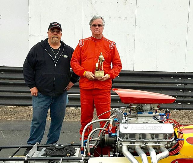 Dave takes home Wally #1 @wildhorsepassmotorsportin Chandler AZ.
January 2017
Crew Chief: George Thomas .
.
.
#lawsonracinginc #redhotlawsonracing #dragrace #dragster #racecar #hotrod #wally