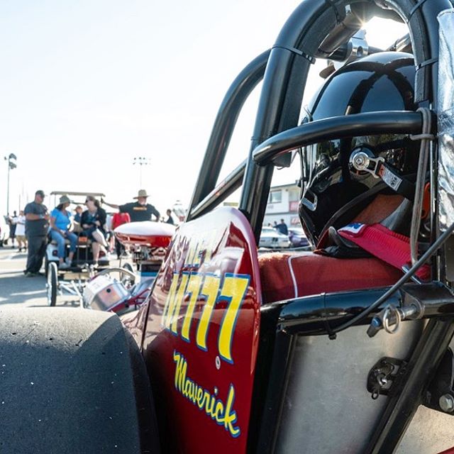 Dave Lawson and crew in the background. Suited up and ready in the staging lanes at @famosoraceway during the Hot Rod Reunion. 
#redhotracing
📷 @kimtreks .
.
#lawsonracing #nostalgiadragster #ne1 #grassrootsracing #hotrods #racecars