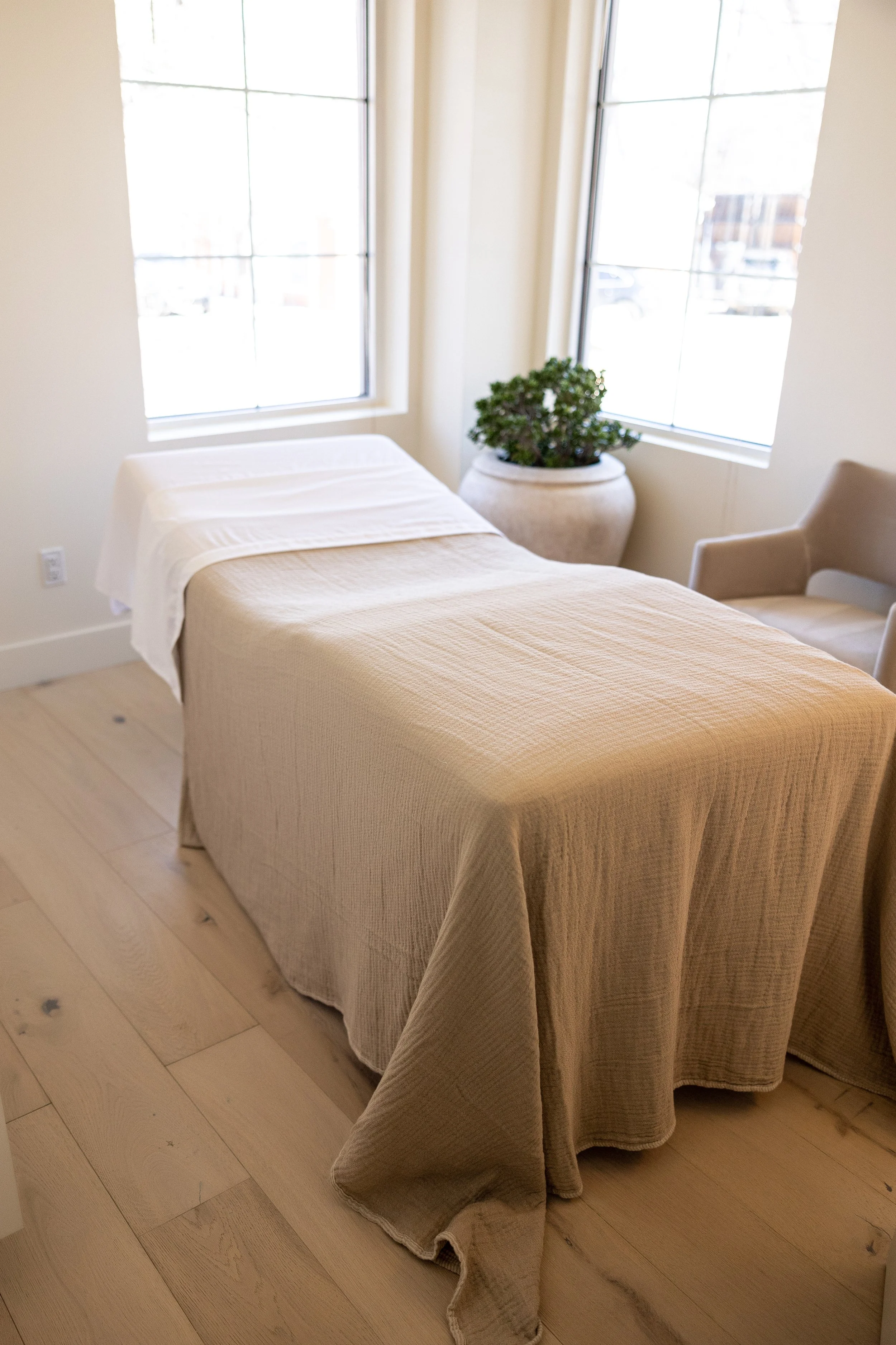 CO2 Laser Resurfacing in Denver: What It Treats, Downtime &amp; What to Expect