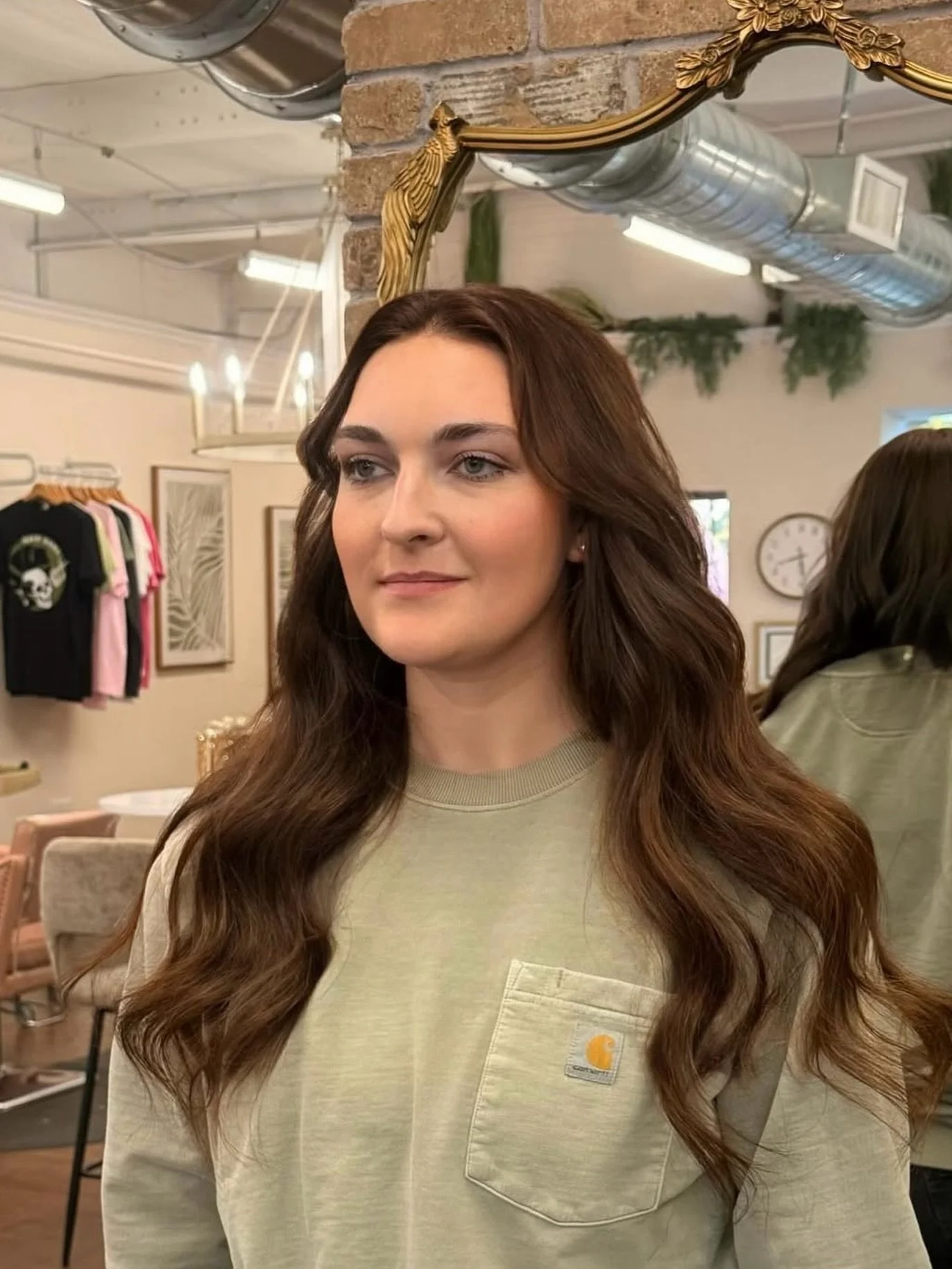 Santa, please bring us Extensions!
🎅🏻
Visit us at Santa&rsquo;s Hair Workshop for a holiday transformation!

This gorgeous look:
Custom color transformation + two seamless rows using Kacey Welch 20&rdquo; - 2 Goodnight Tokyo silk wefts + 1 Roman Ho