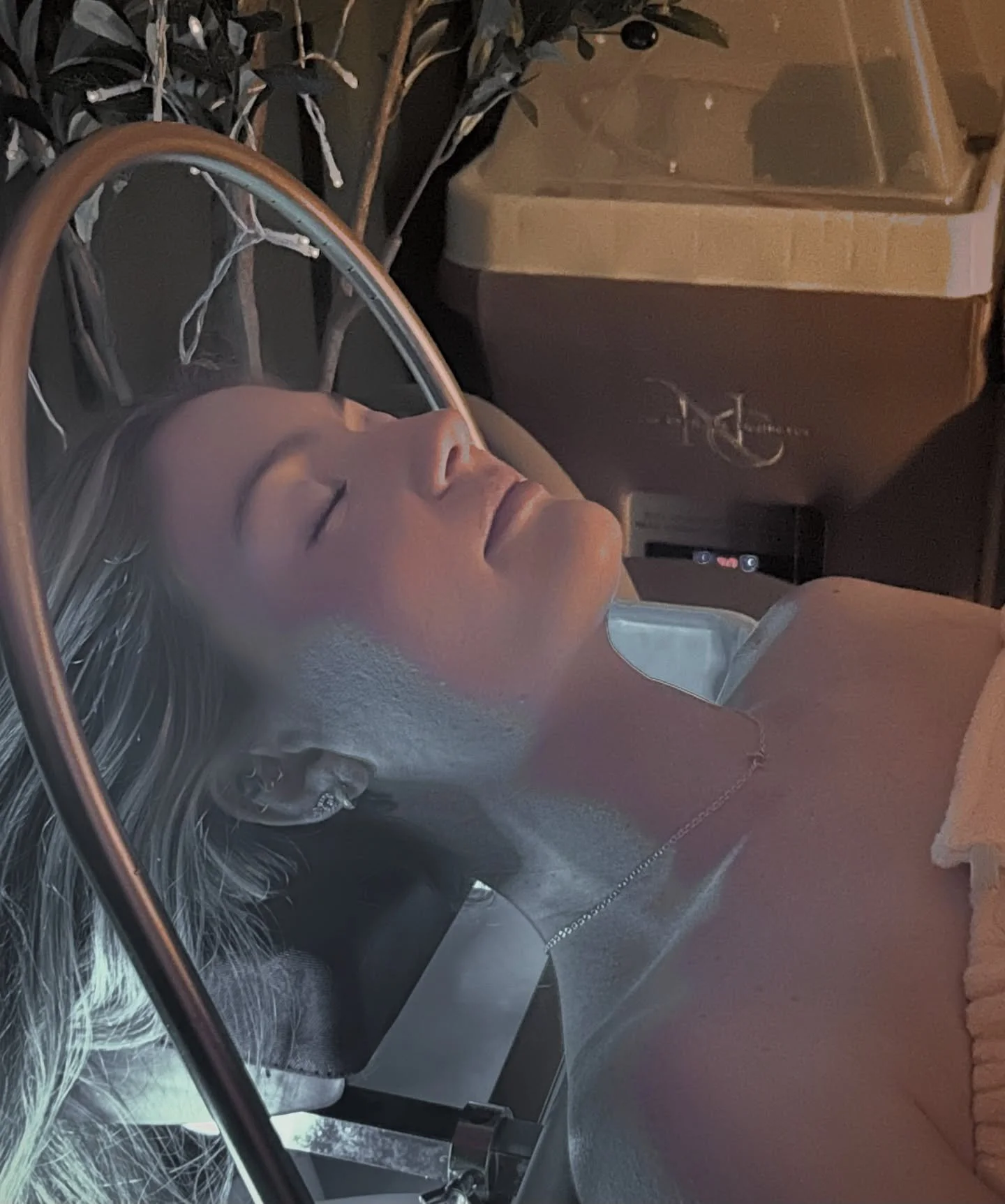 She doesn&rsquo;t want 💐, she wants a Head Spa appointment 🧖&zwj;♀️

(Feel free to drop this hint to your Valentine)

We sell gift cards! 💌  Stop by and we&rsquo;ll hook you up ~ even recommend extra gifts from our boutique!

www.hairandco.salon
.