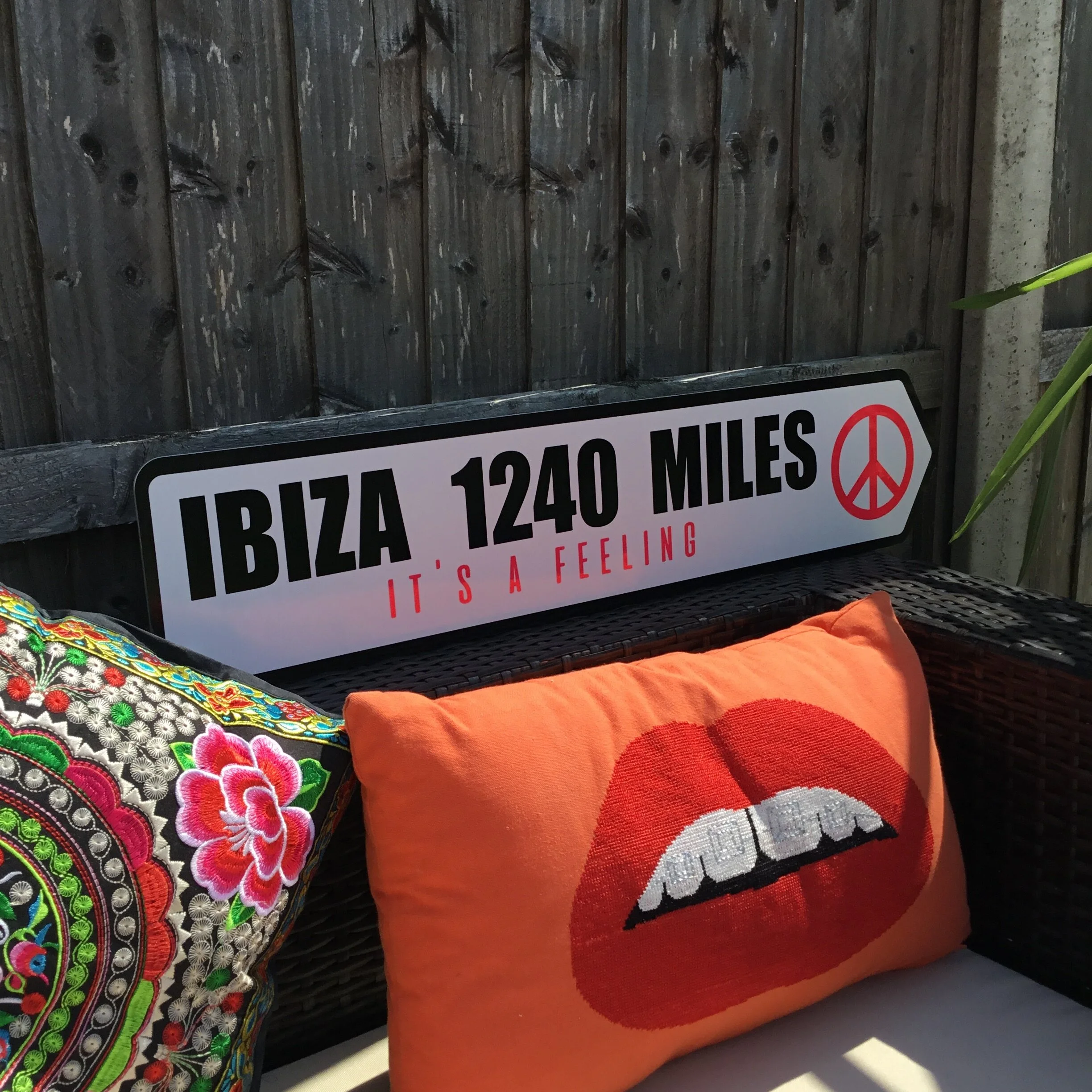 CUSTOM DESIGN YOUR OWN EXTERIOR SIGN