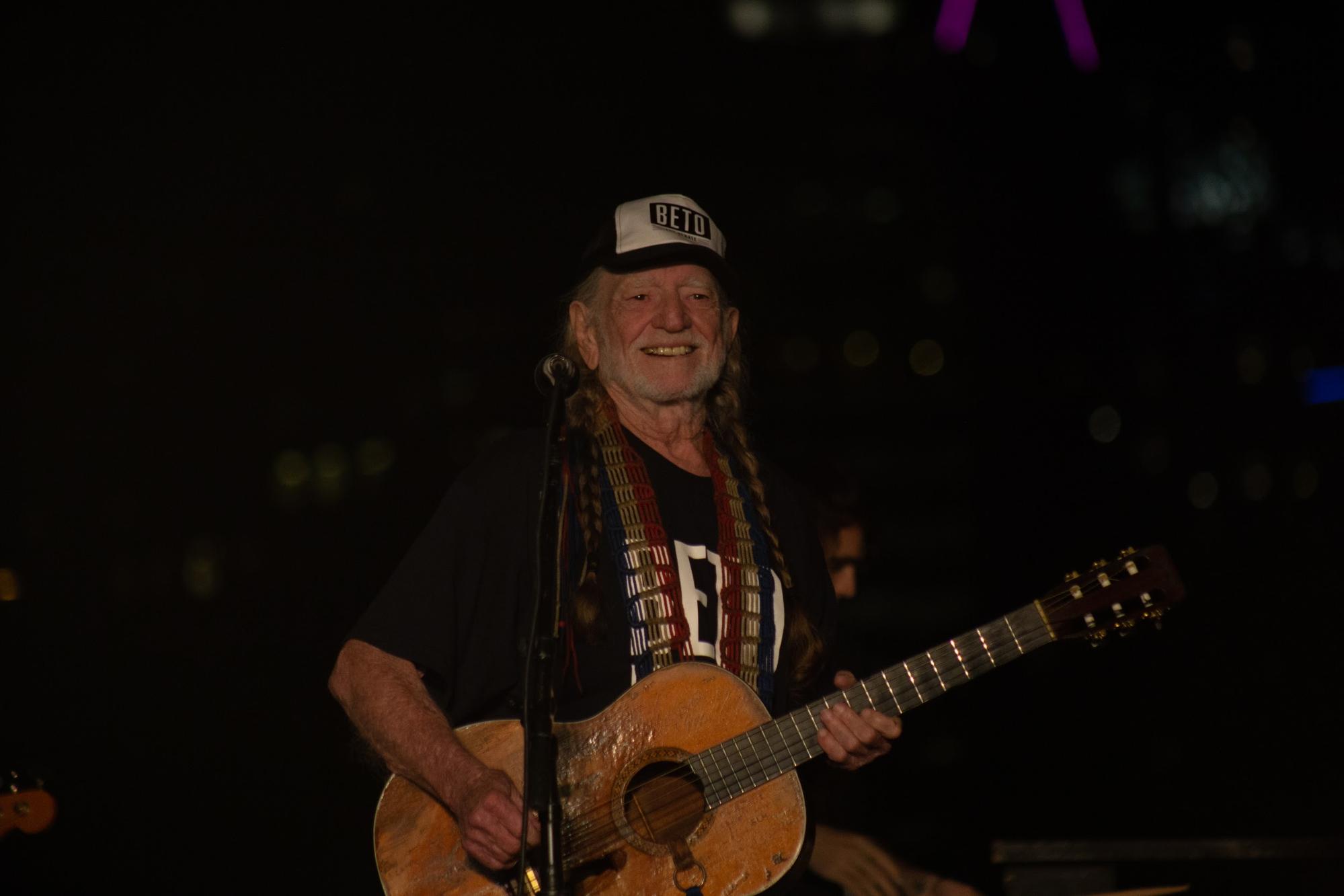   Willie Nelson sports a Beto hat and shirt for his performance. Photo by Jonathan Castro.  