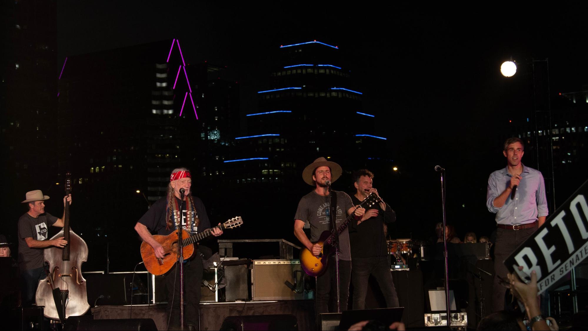   Beto O’Rourke and Willie Nelson sing “On The Road Again” together. Photo by Jordan Steyer.  