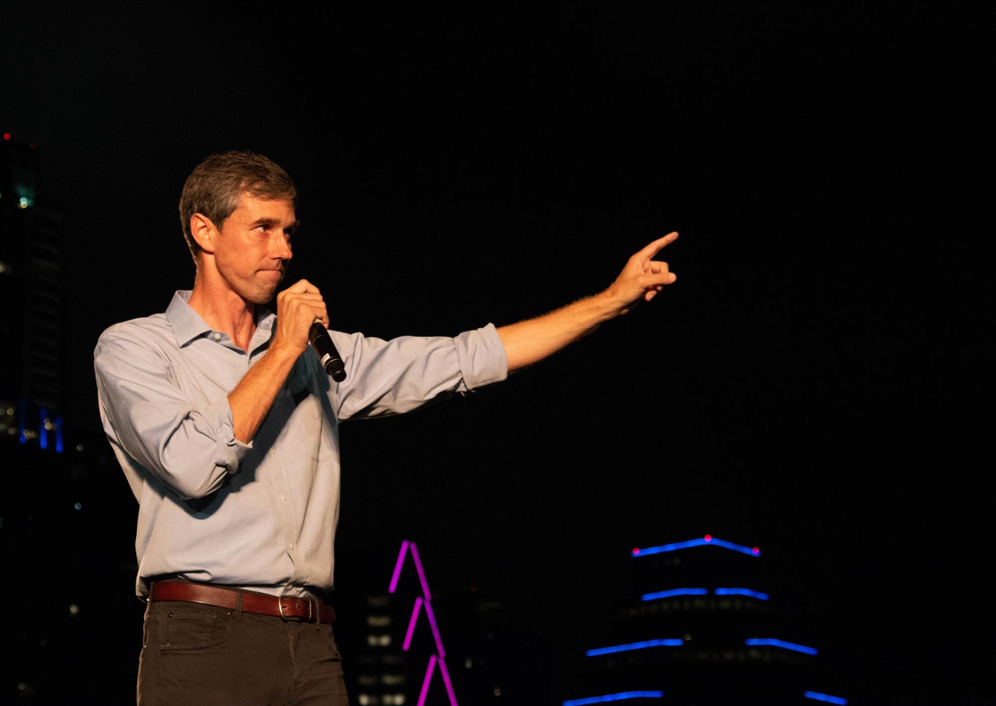   Beto O’Rourke encourages everyone in the crowd to register to vote. Photo by Jordan Steyer.  