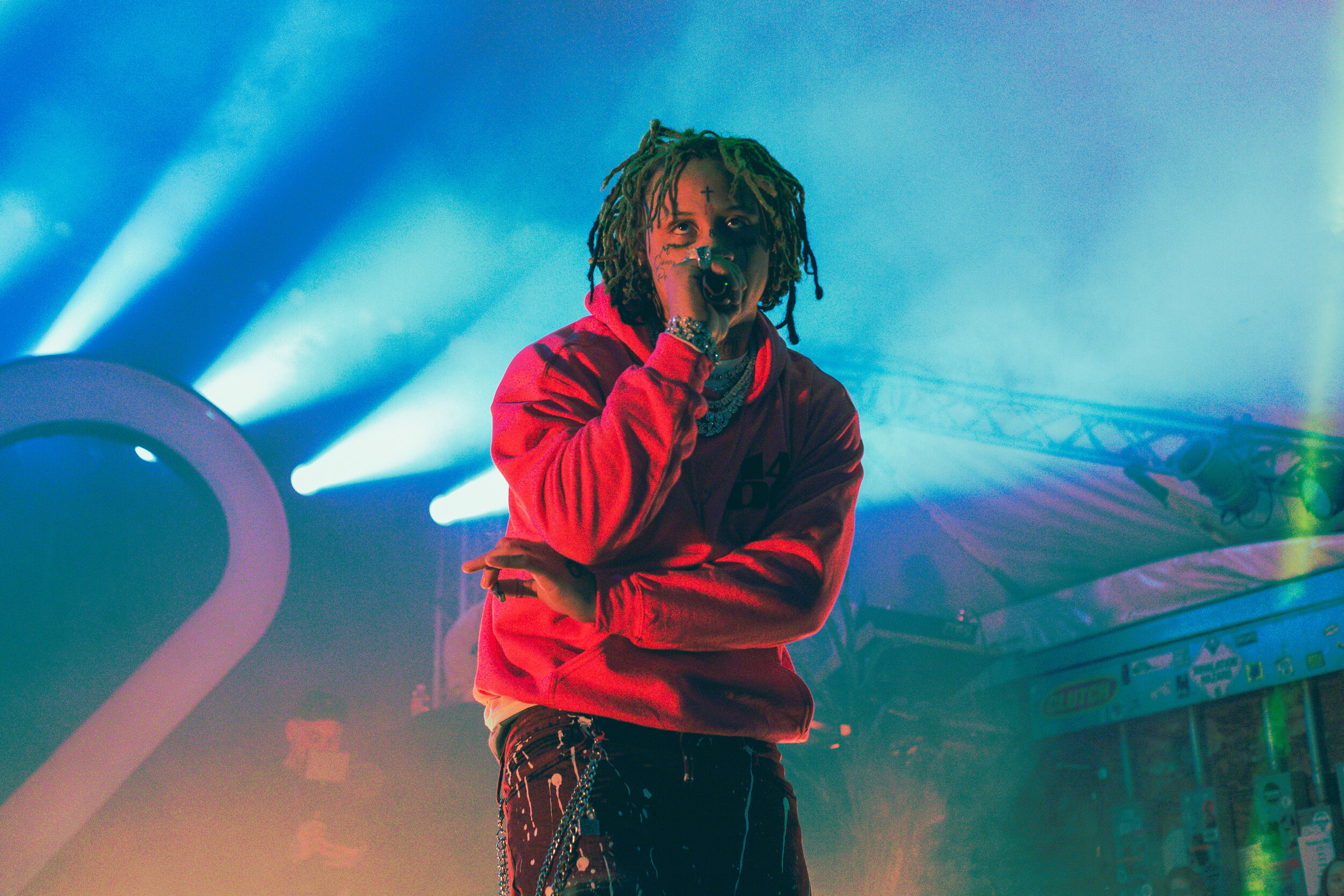  Trippie Redd takes the stage and hypes up the crowd. He is currently promoting his 4th mixtape entitled  A Love Letter to You 4,  and will head to Europe after his North American tour.   