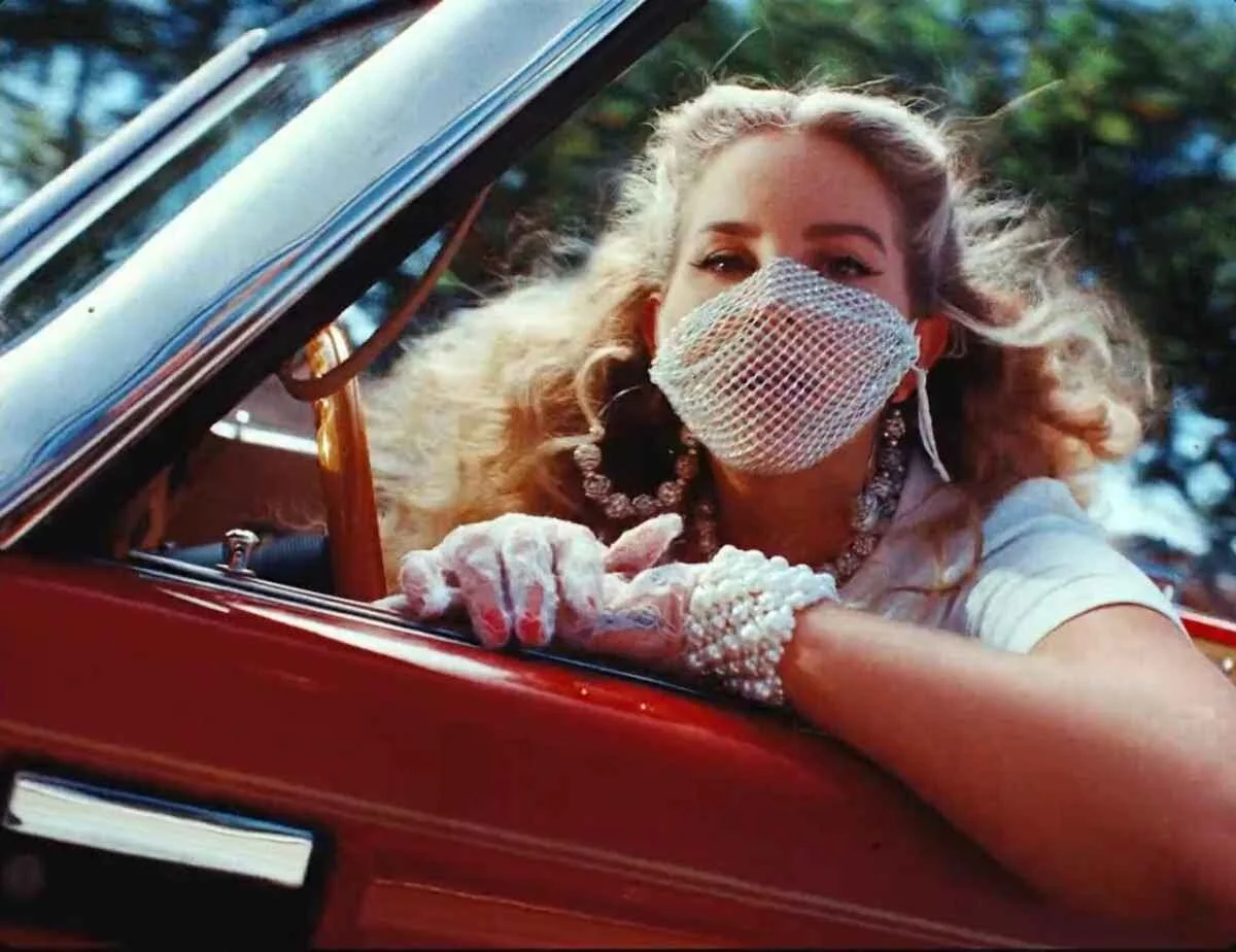 Album Review: Lana Del Rey Contemplates Stardom with Nostalgic Ambience on ‘Chemtrails Over The Country Club’