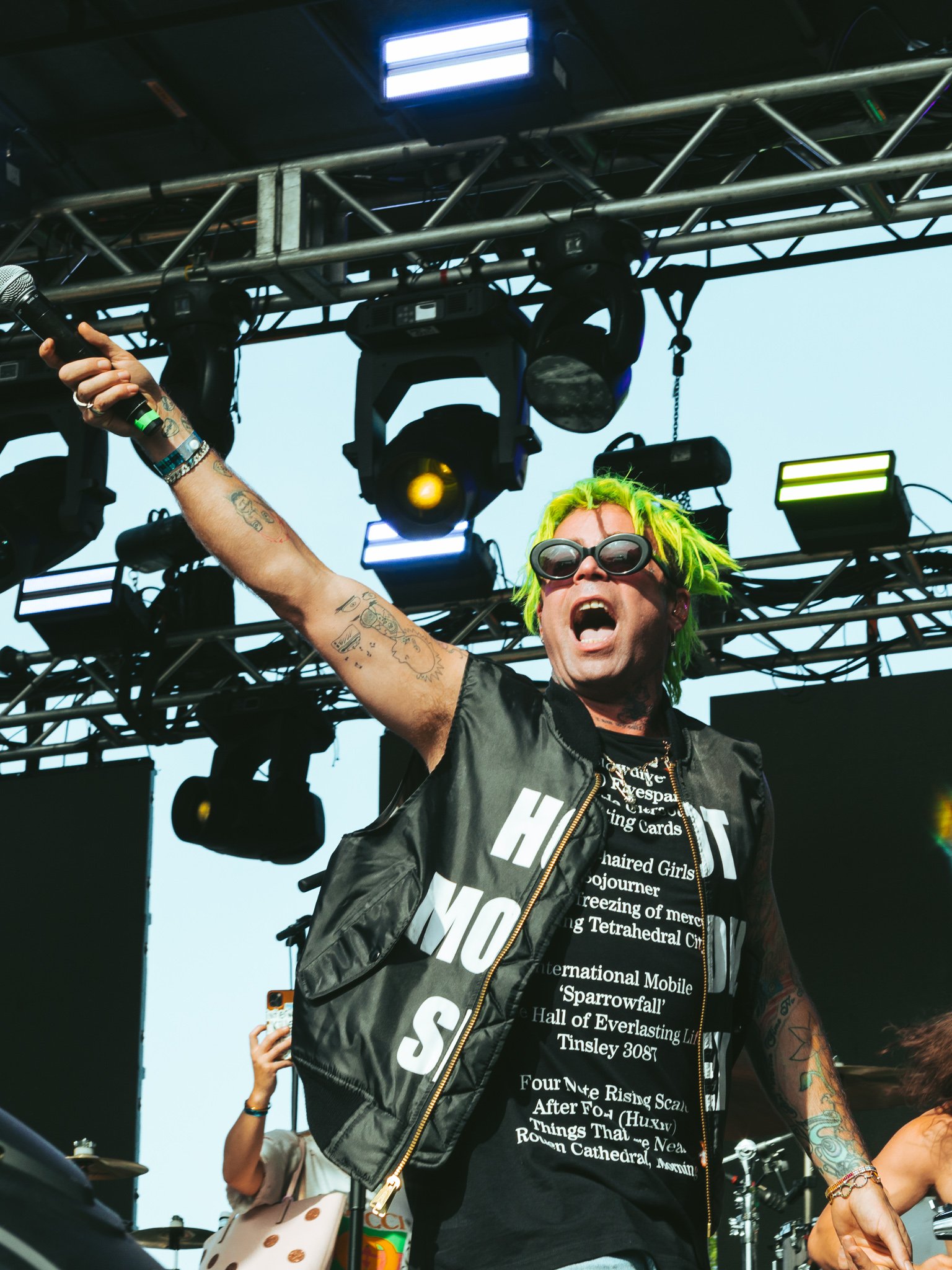  Minnesota native MOD SUN lights up the Hot Topic stage. 