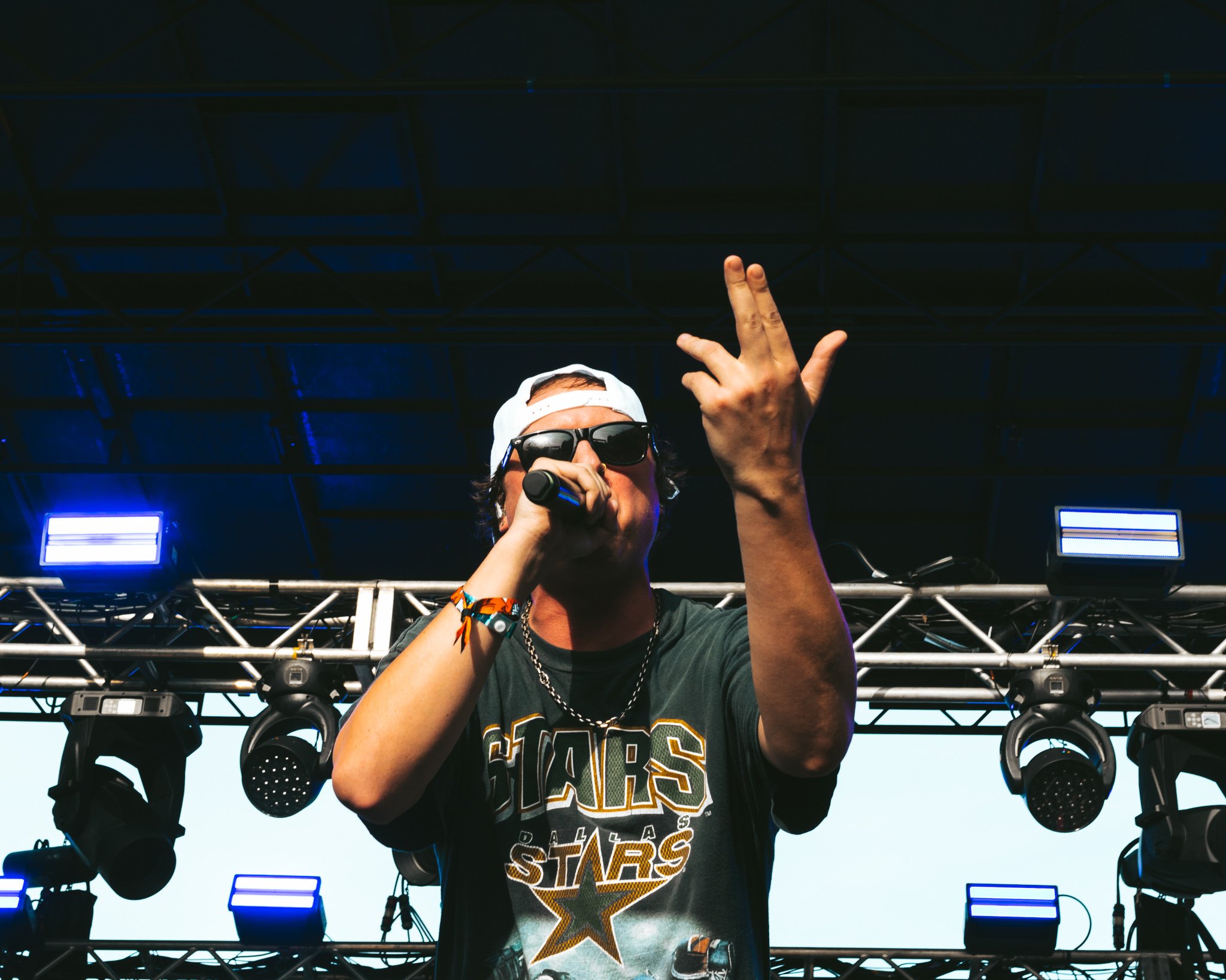  State Champs frontman Derek DiScanio hypes up the crowd. 