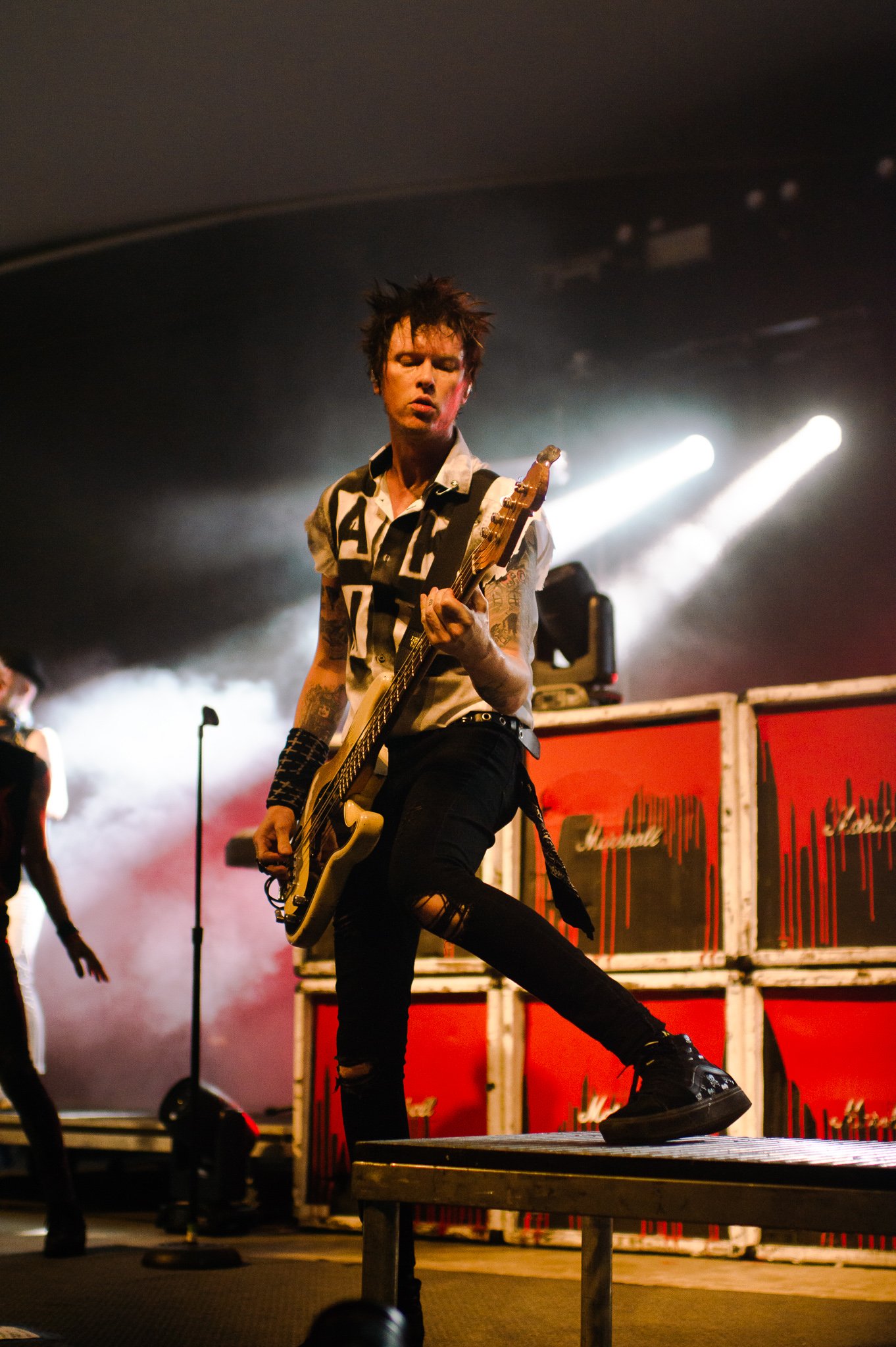  Bassist Jason McCaslin of Sum 41 plays his heart out to the excited crowd. 