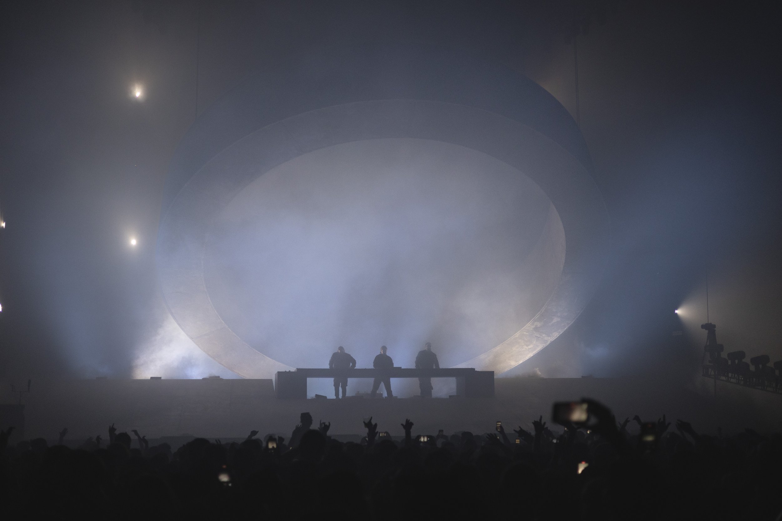  The Swedish House Mafia trio puts on an electric performance for video-ready fans. 