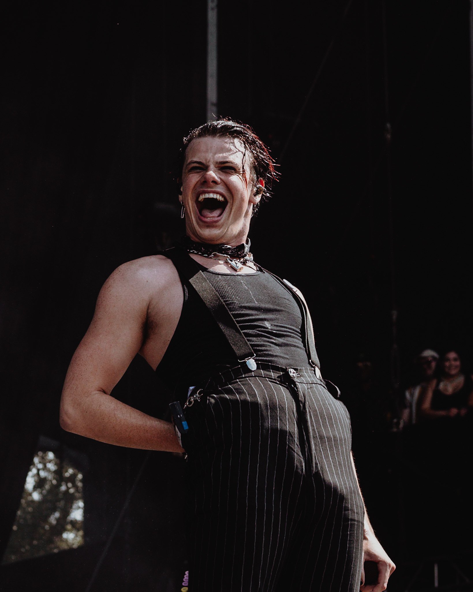  Doncaster native Yungblud kickstarts one of the first sets at the American Express stage for the day with his hit song “parents.” 