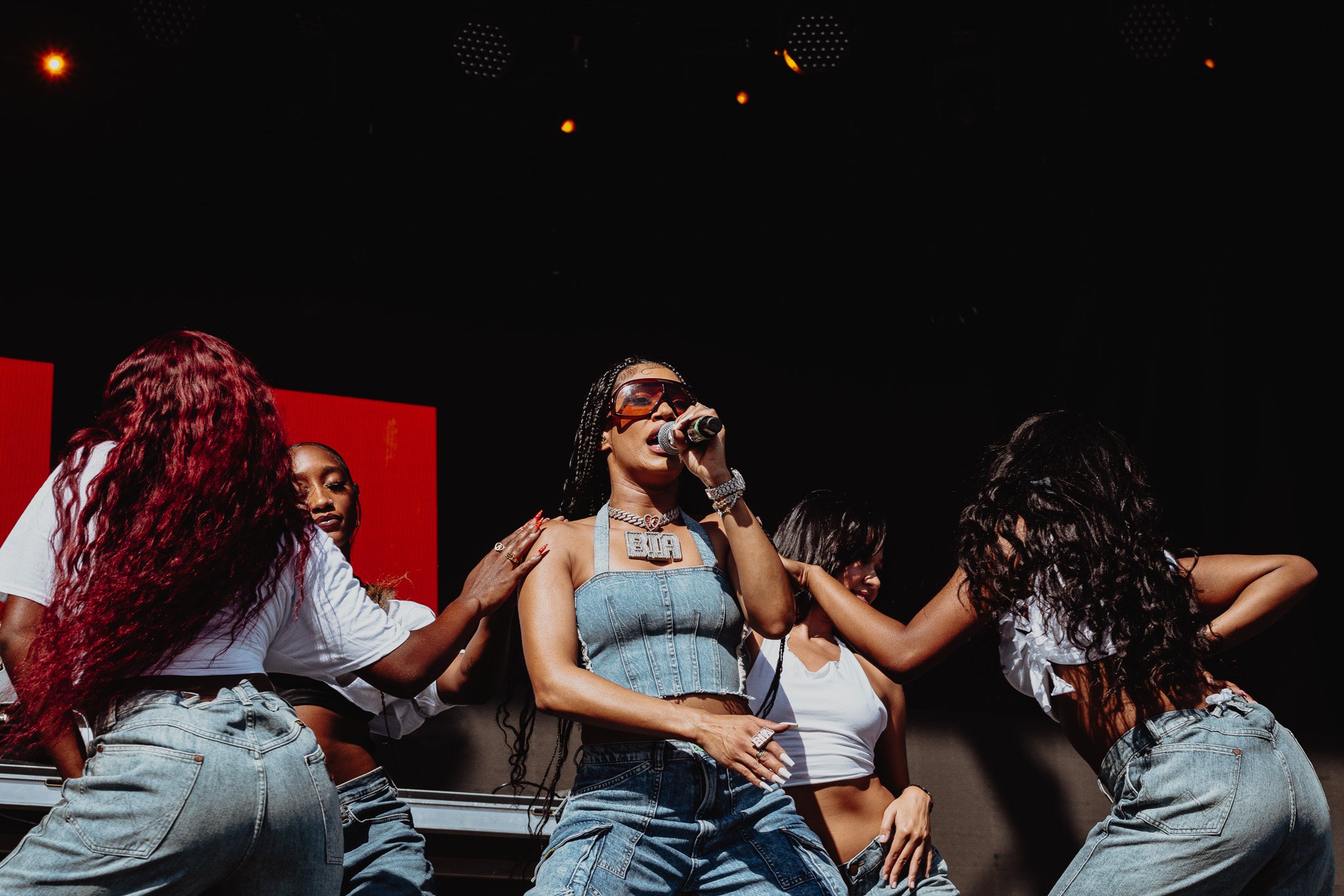  “WHOLE LOTTA MONEY” singer BIA brings her energy to the Miller Lite stage. 