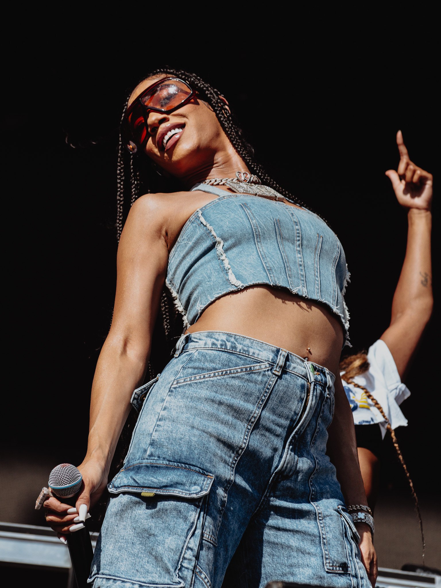  “WHOLE LOTTA MONEY” singer BIA brings her energy to the Miller Lite stage. 