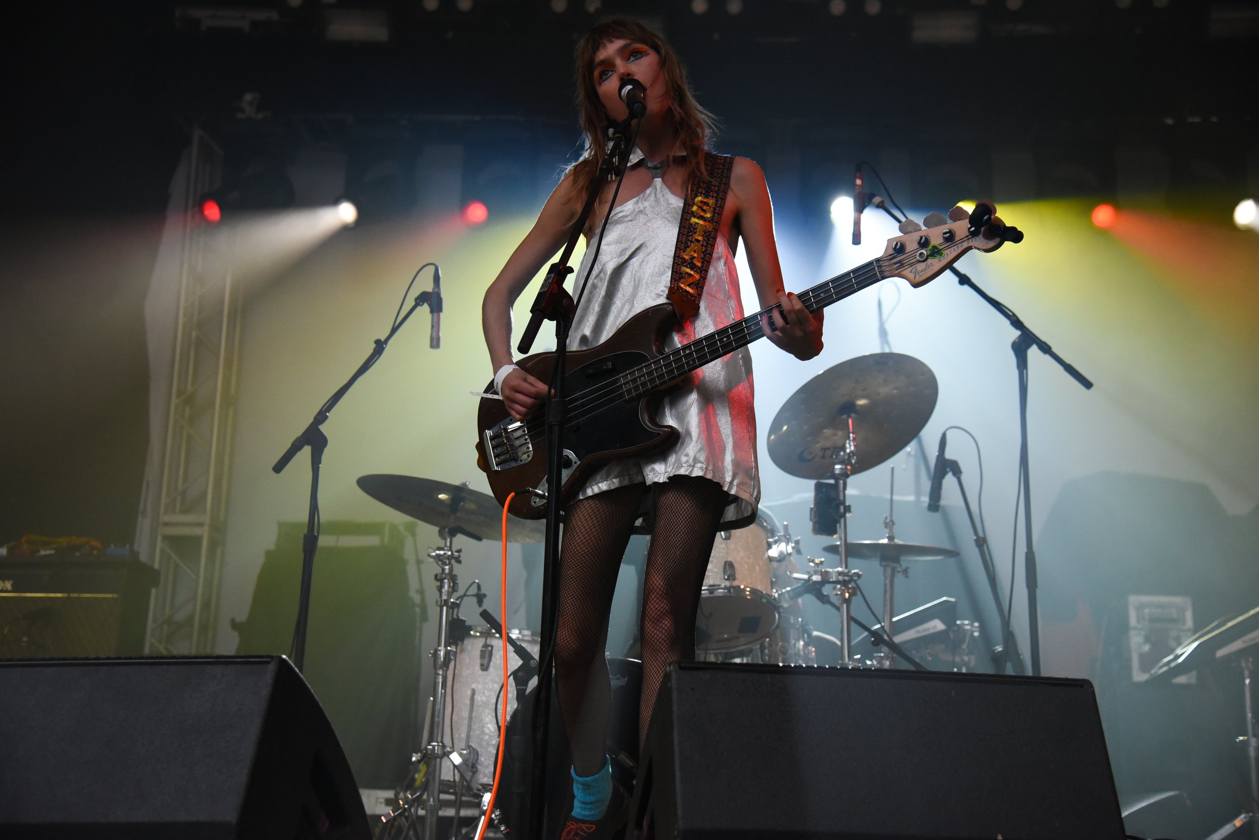  Staz Lindsy stares out at the crowd as she sings. 