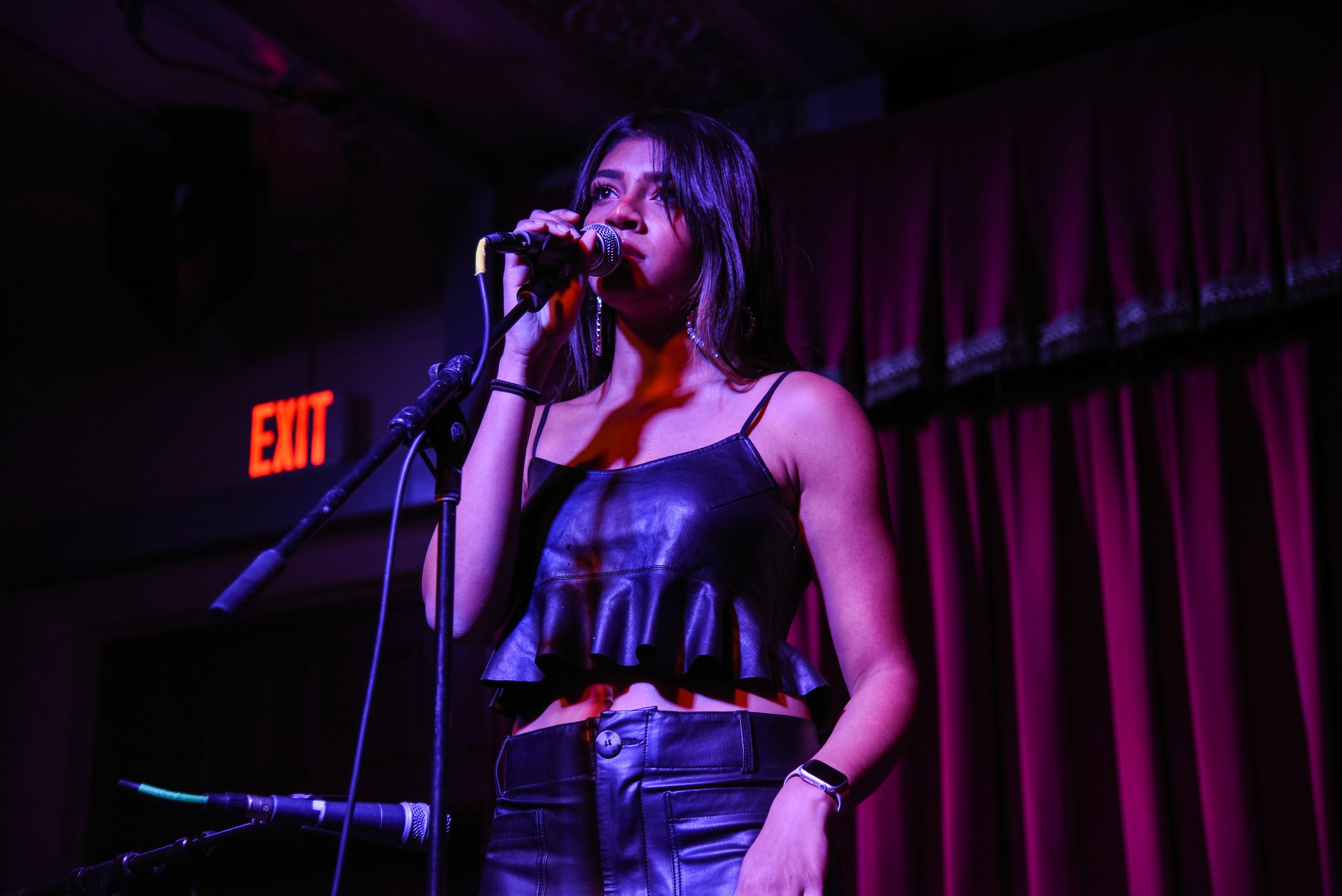  Avara opens her set with her new single, “If u picked up.”  Photo by Mackenzie Coleman  
