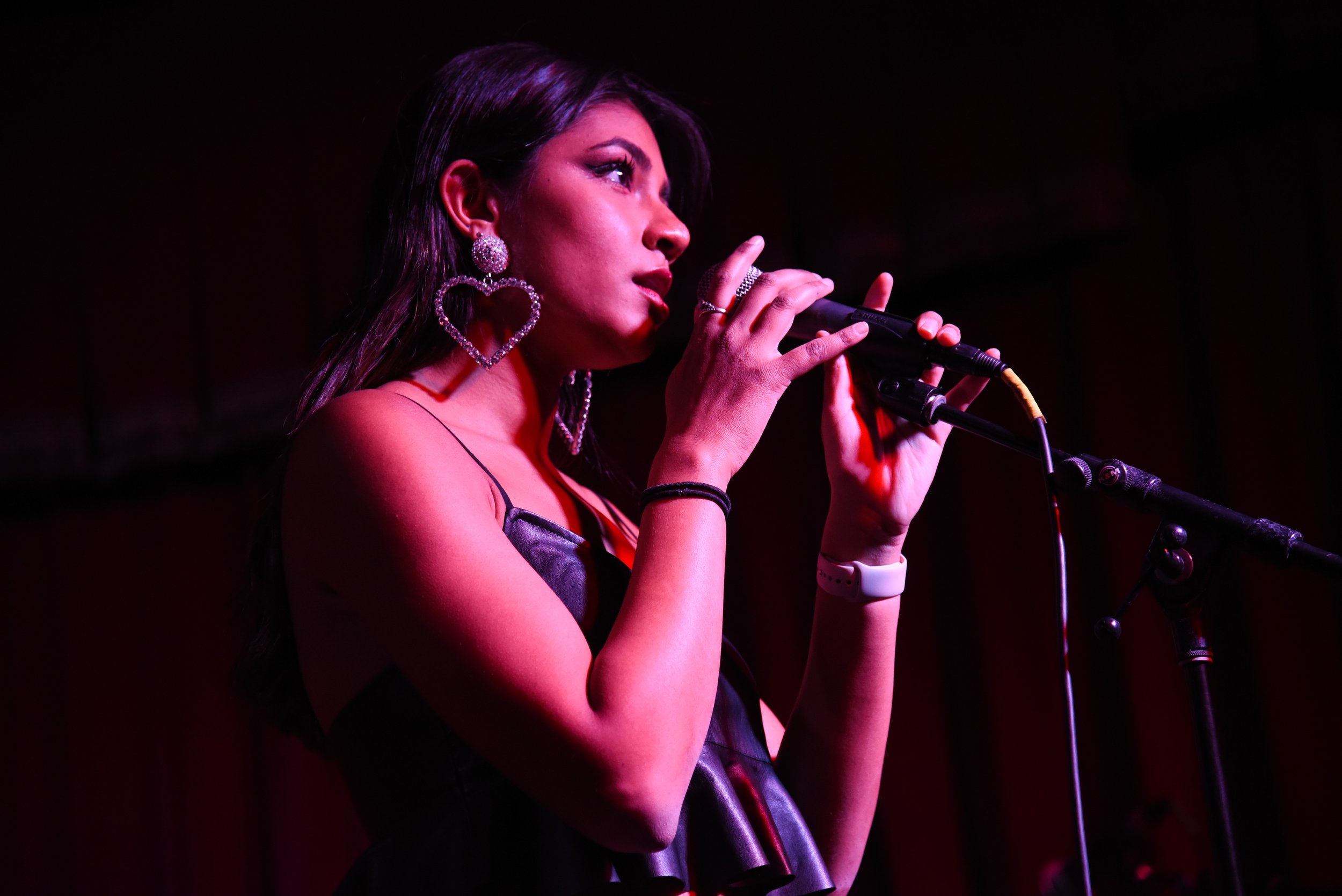  Avara sings her single, “Everything I (never) said.”  Photo by Mackenzie Coleman  
