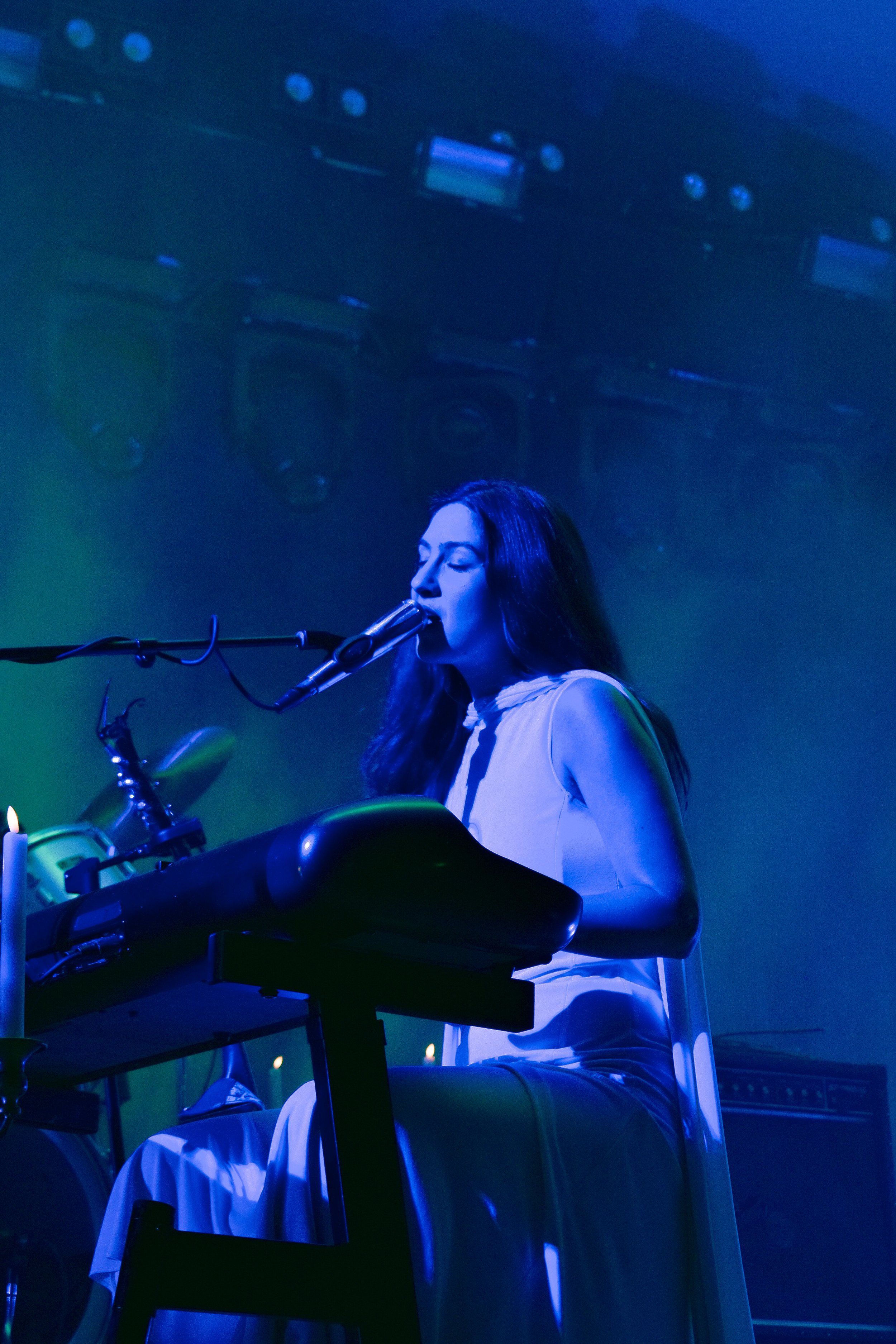  Weyes Blood moves to the piano to perform “Everyday.” Before she starts, she suggests the crowd mosh to the melodramatic piece. 