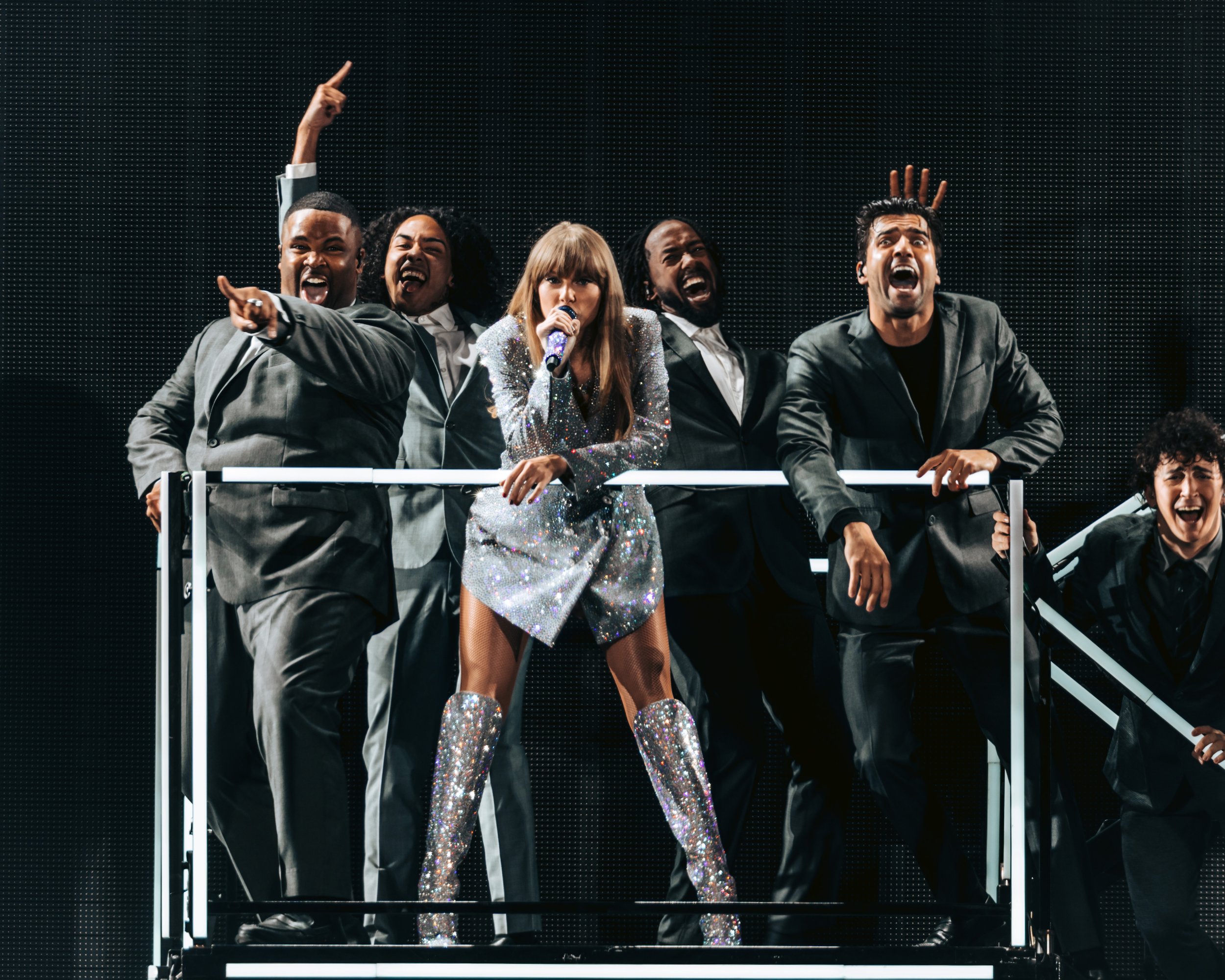  Swift makes a powerful statement performing “The Man” with her expressive dancers. 