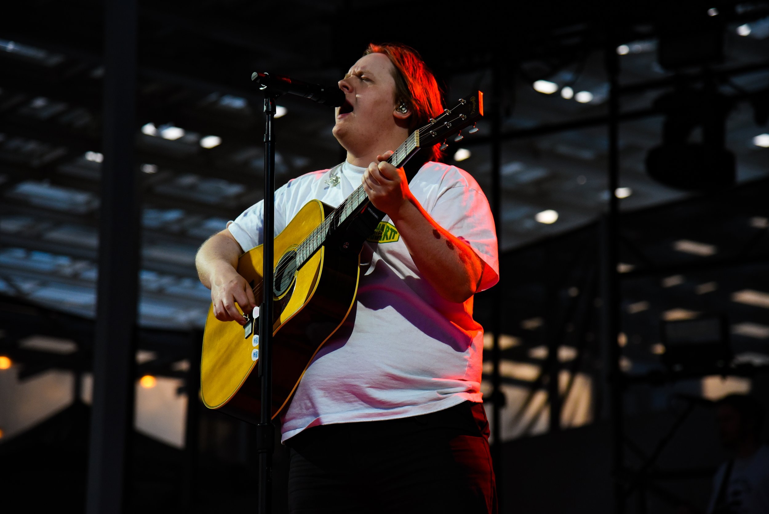  For the second song of his set, Lewis Capaldi brings out an acoustic guitar. 